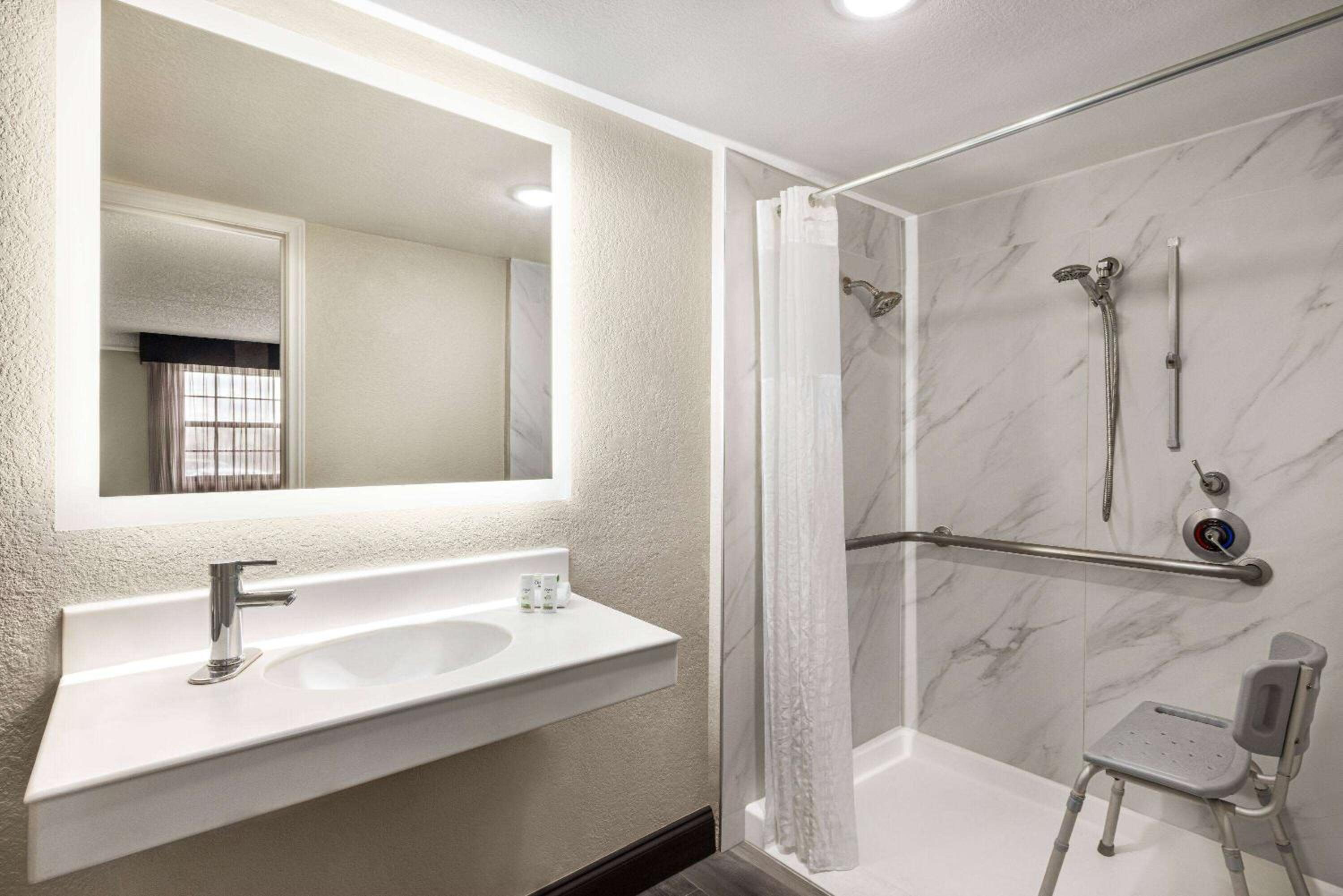 Doube Room with Two Double Beds and Roll-In Shower - Mobility/Hearing Accessible - Non-Smoking photo 2