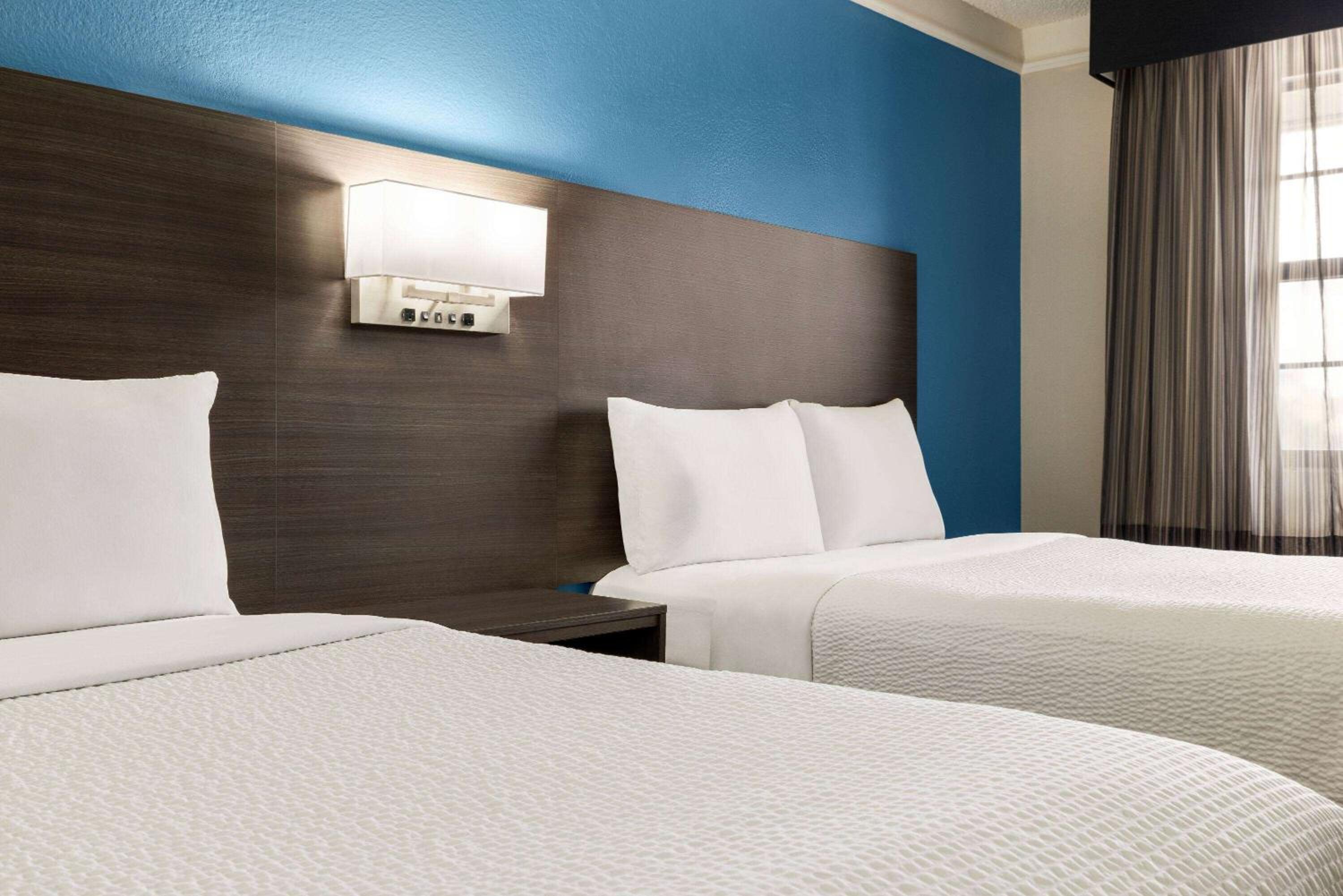Doube Room with Two Double Beds and Roll-In Shower - Mobility/Hearing Accessible - Non-Smoking photo 1