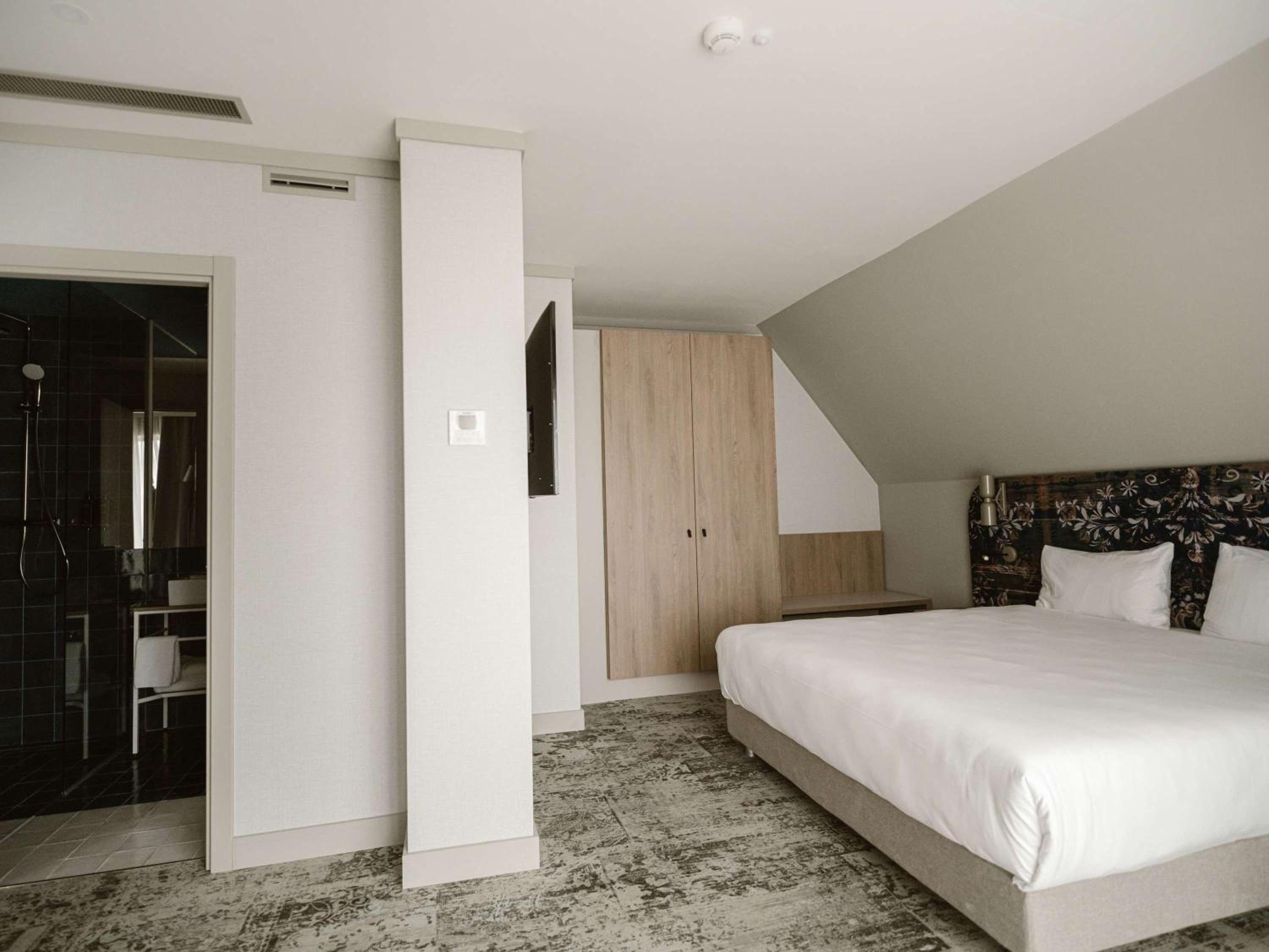 Suite with One Double Bed and Sofa Bed - Photo 1