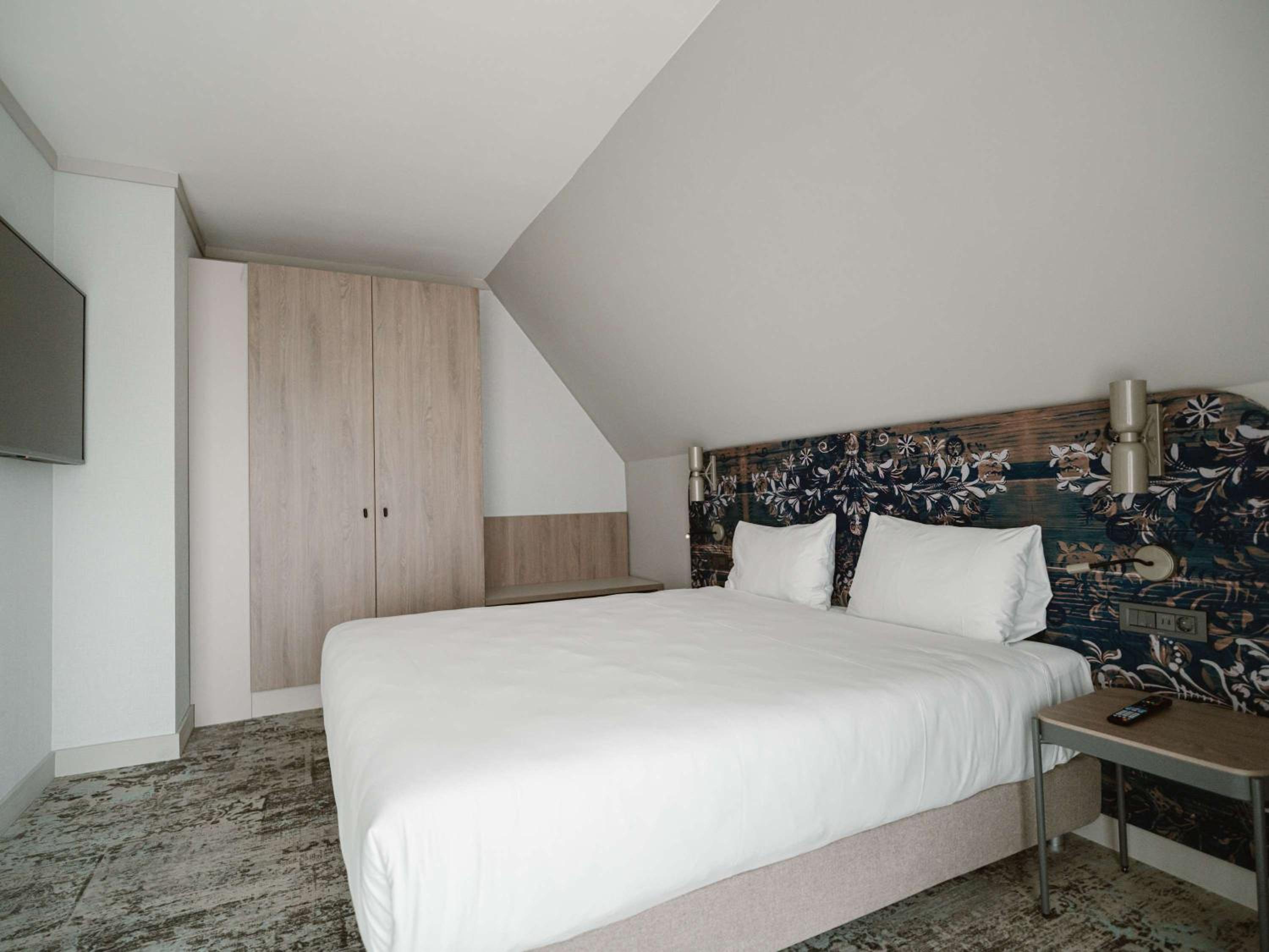 Superior King Room - Photo 3
