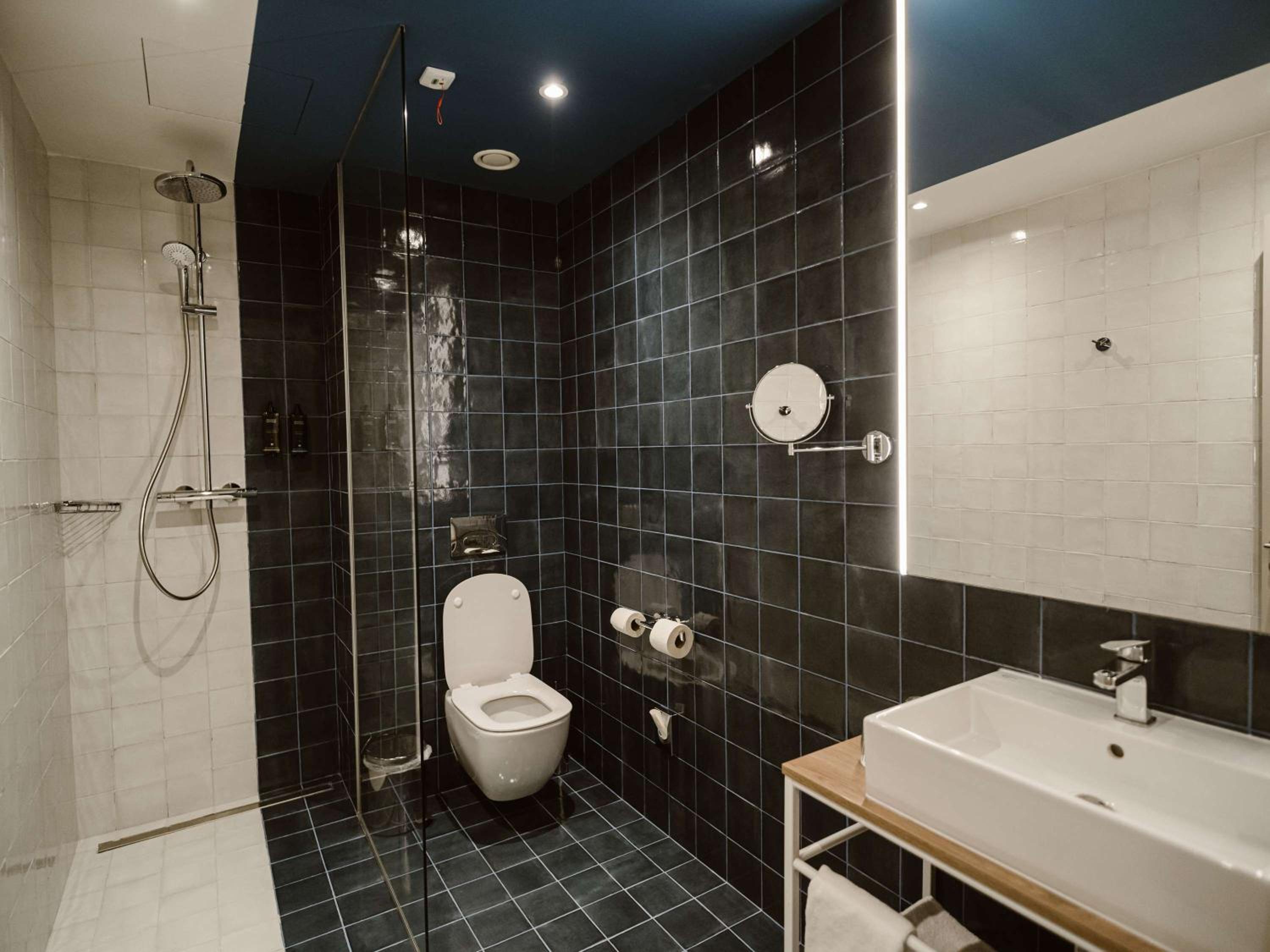 Suite with One Double Bed and Sofa Bed - Photo 3