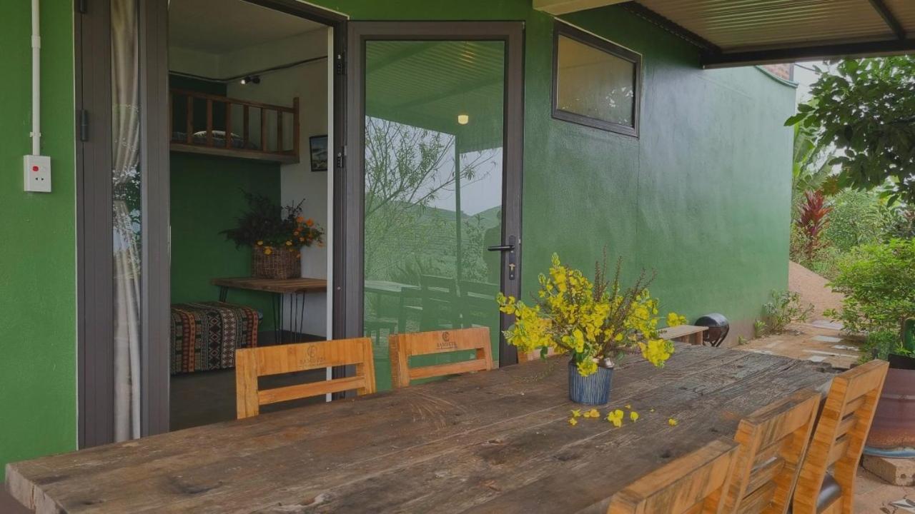 Family Room With Mountain View photo 2