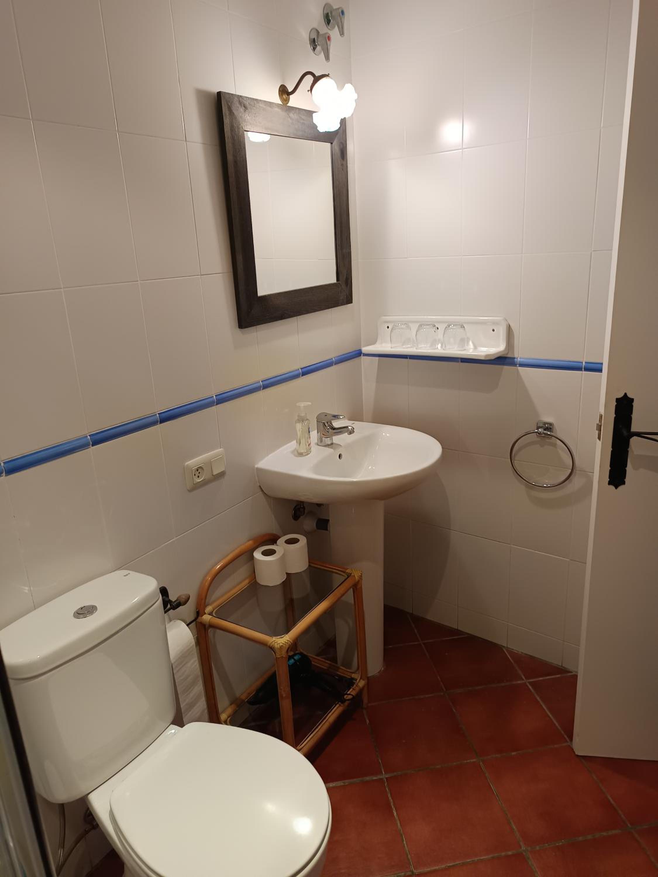 Triple Room with Private Bathroom - Photo 4