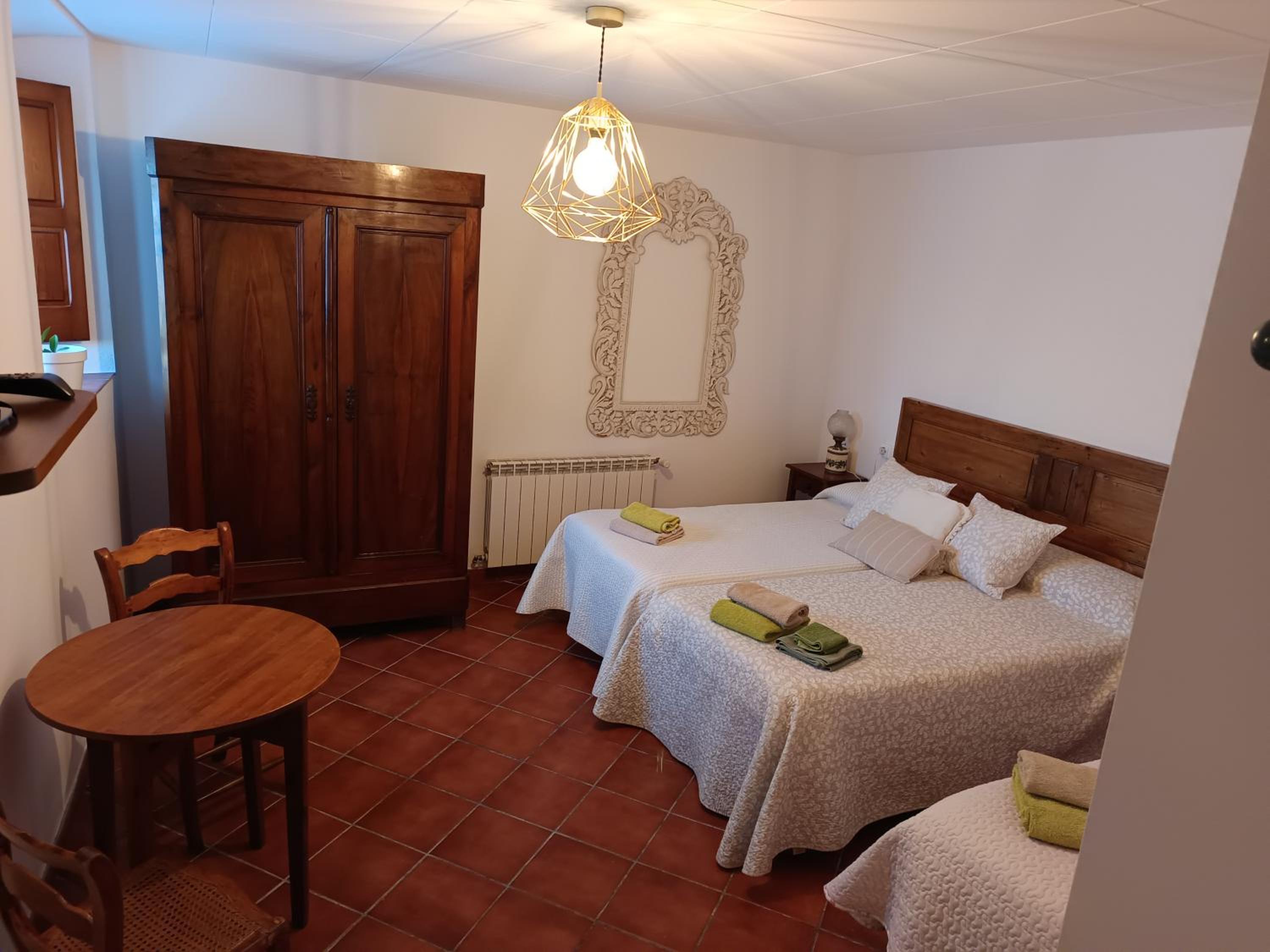 Triple Room with Private Bathroom - Photo 3