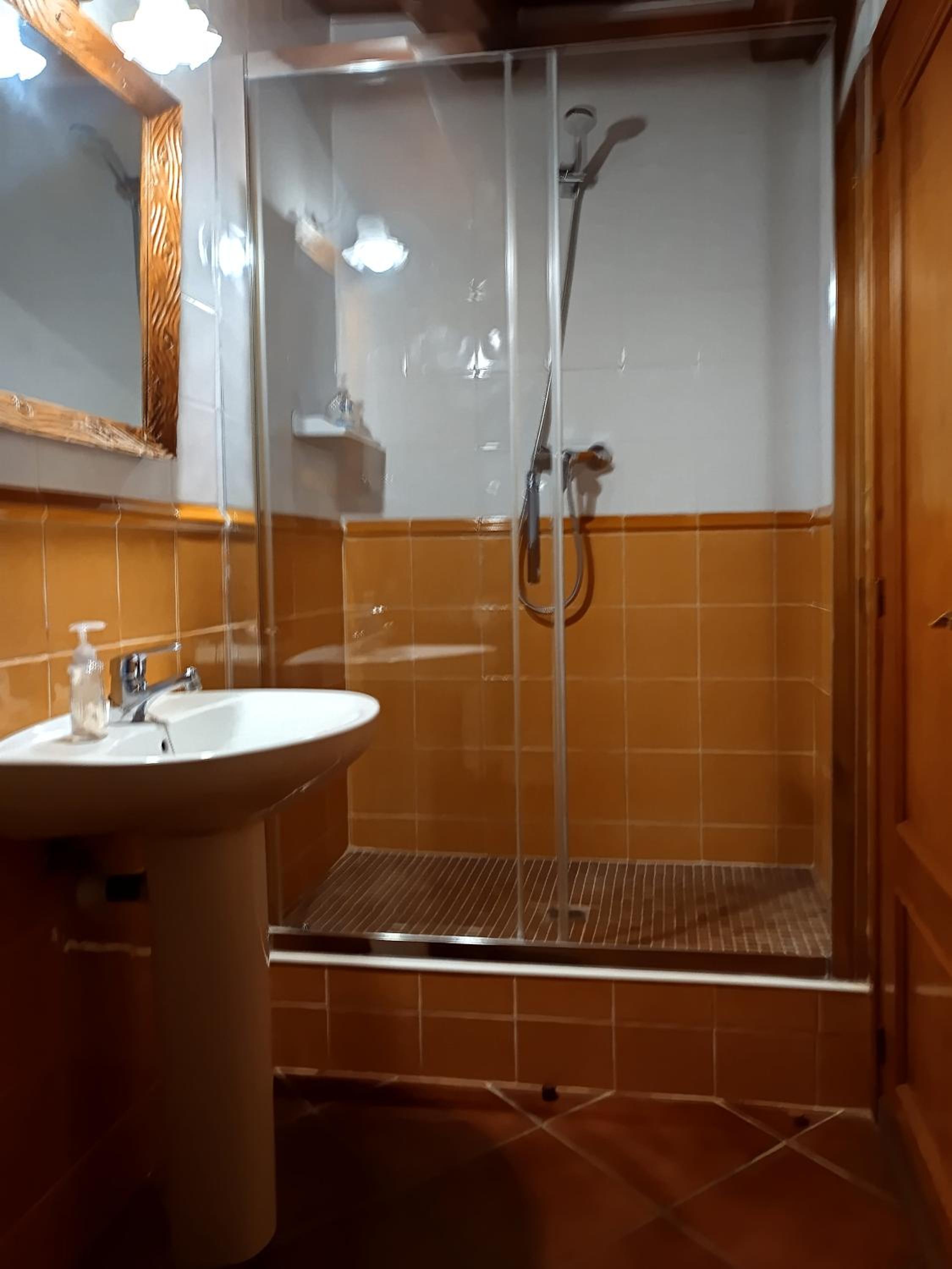 Deluxe Room - Photo 6