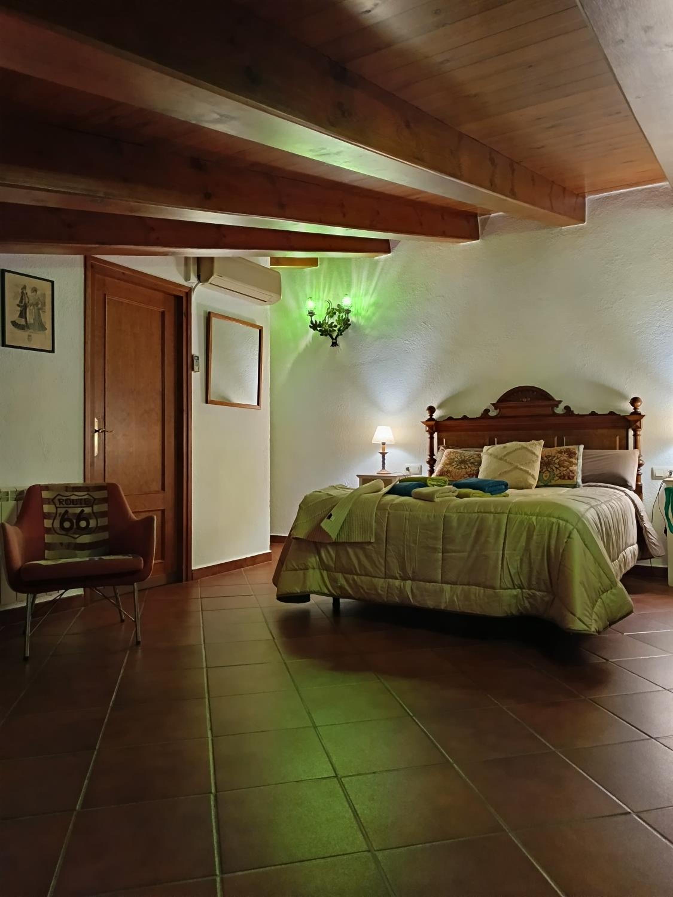 Deluxe Room - Photo 2