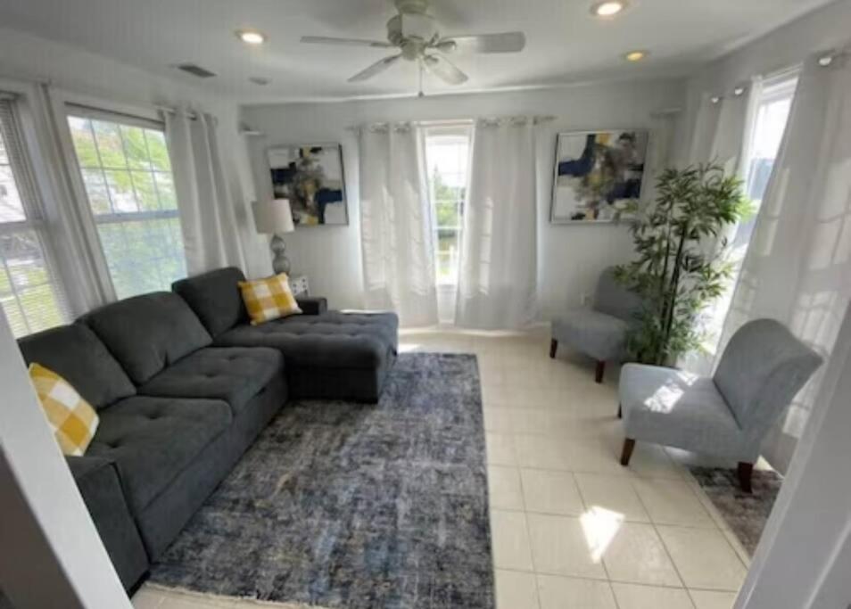 Five-Bedroom House photo 1