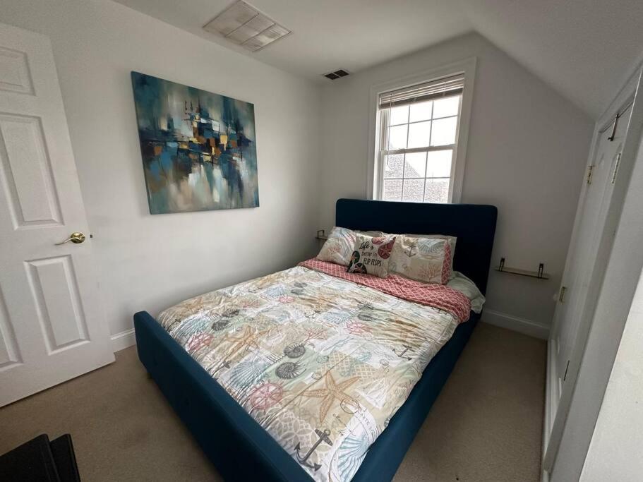 Five-Bedroom House photo 3