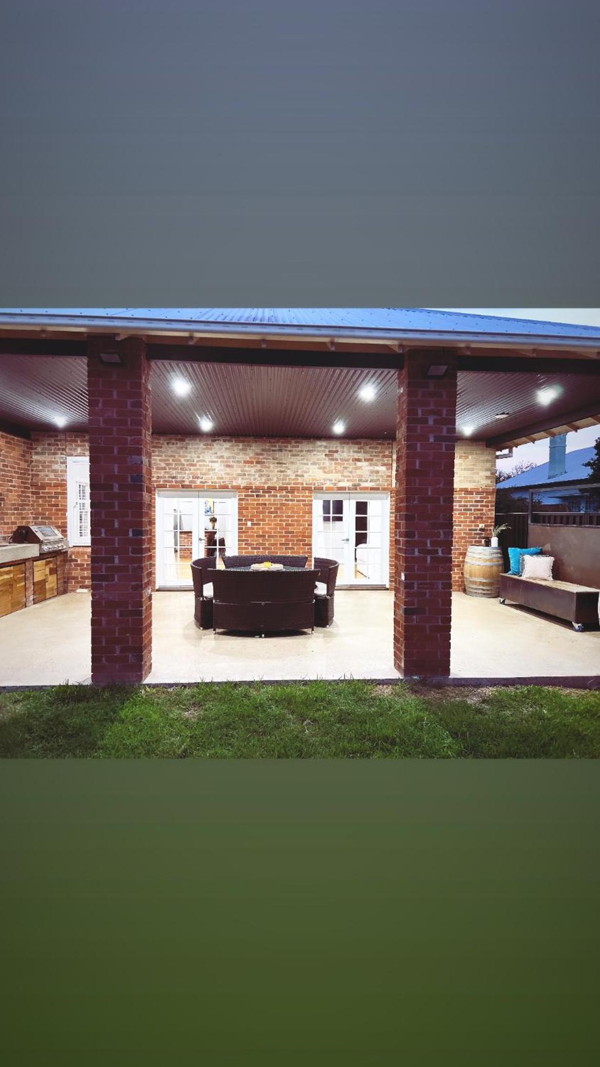 Three-Bedroom House photo 3