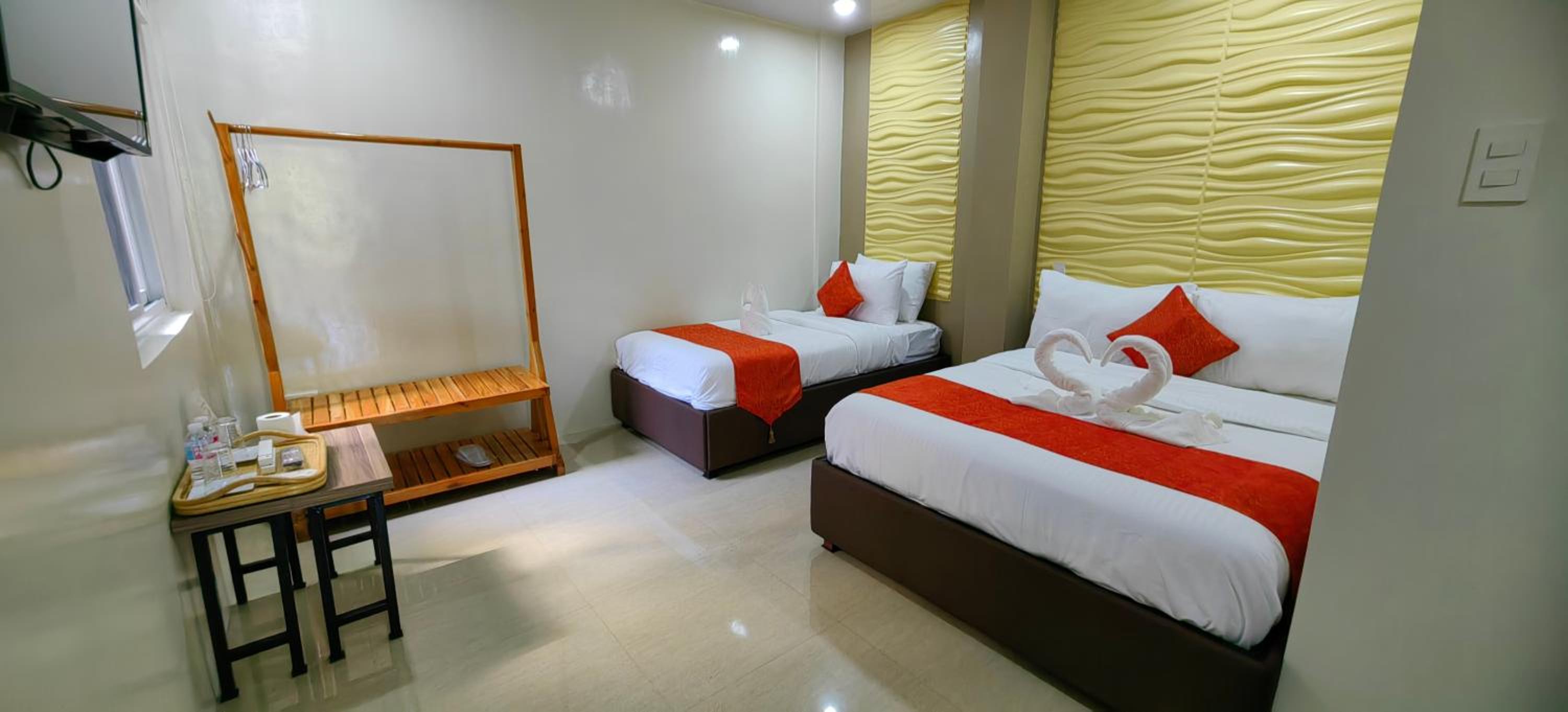 Deluxe Triple Room - Photo 12