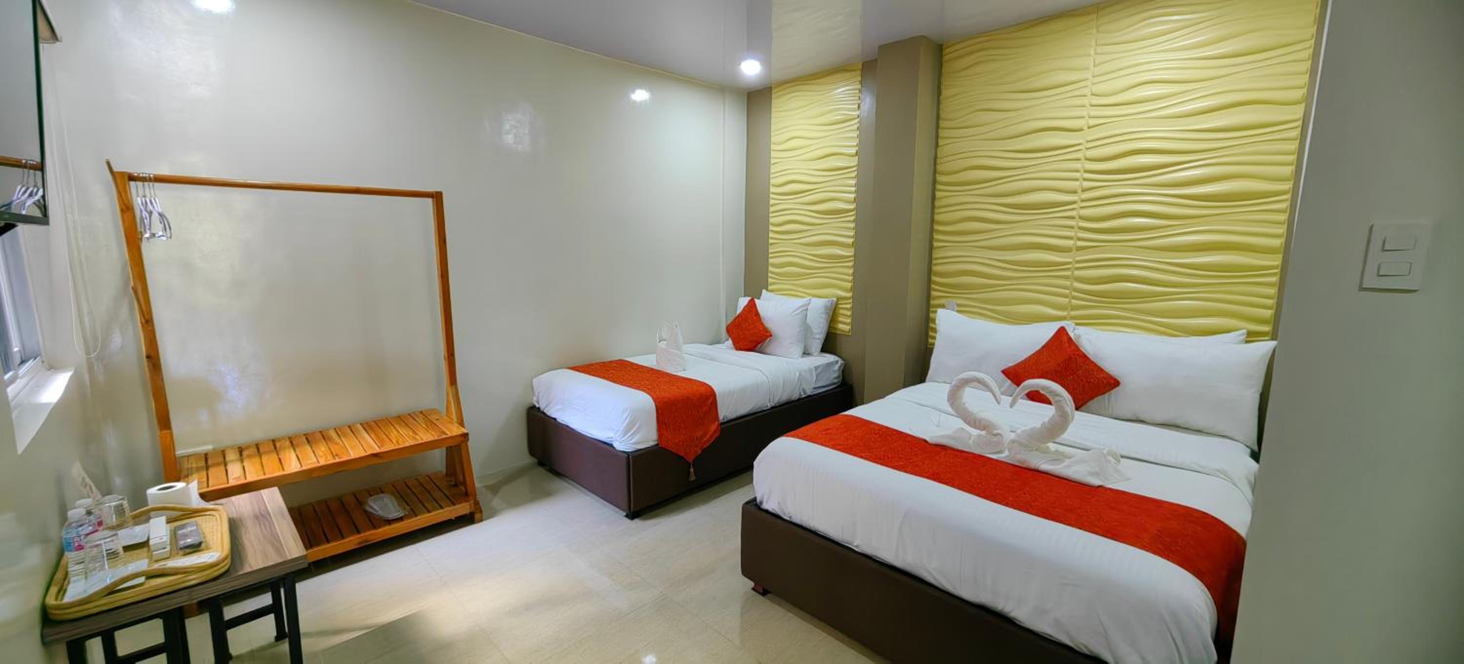 Deluxe Triple Room - Photo 11
