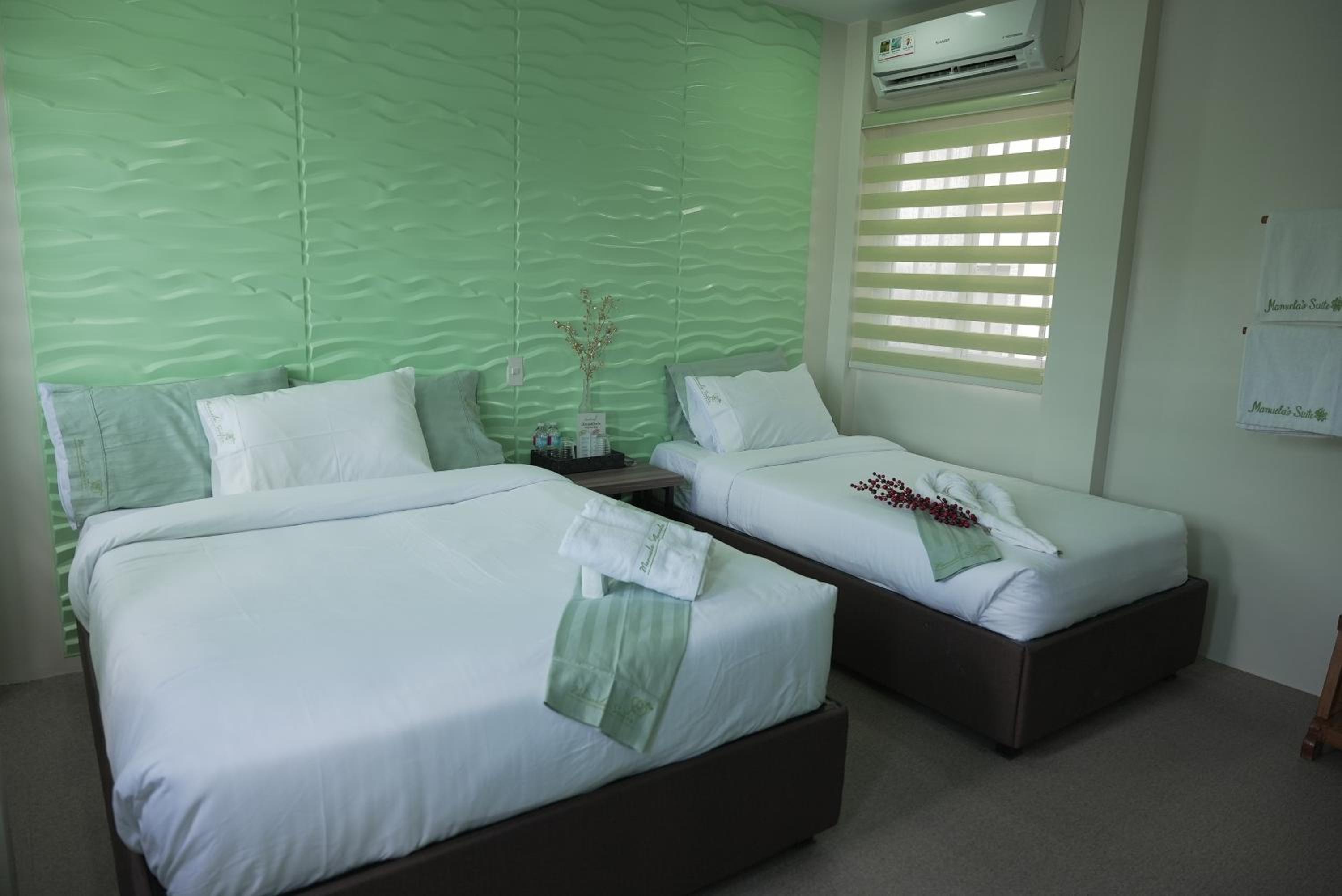 Deluxe Triple Room - Photo 16