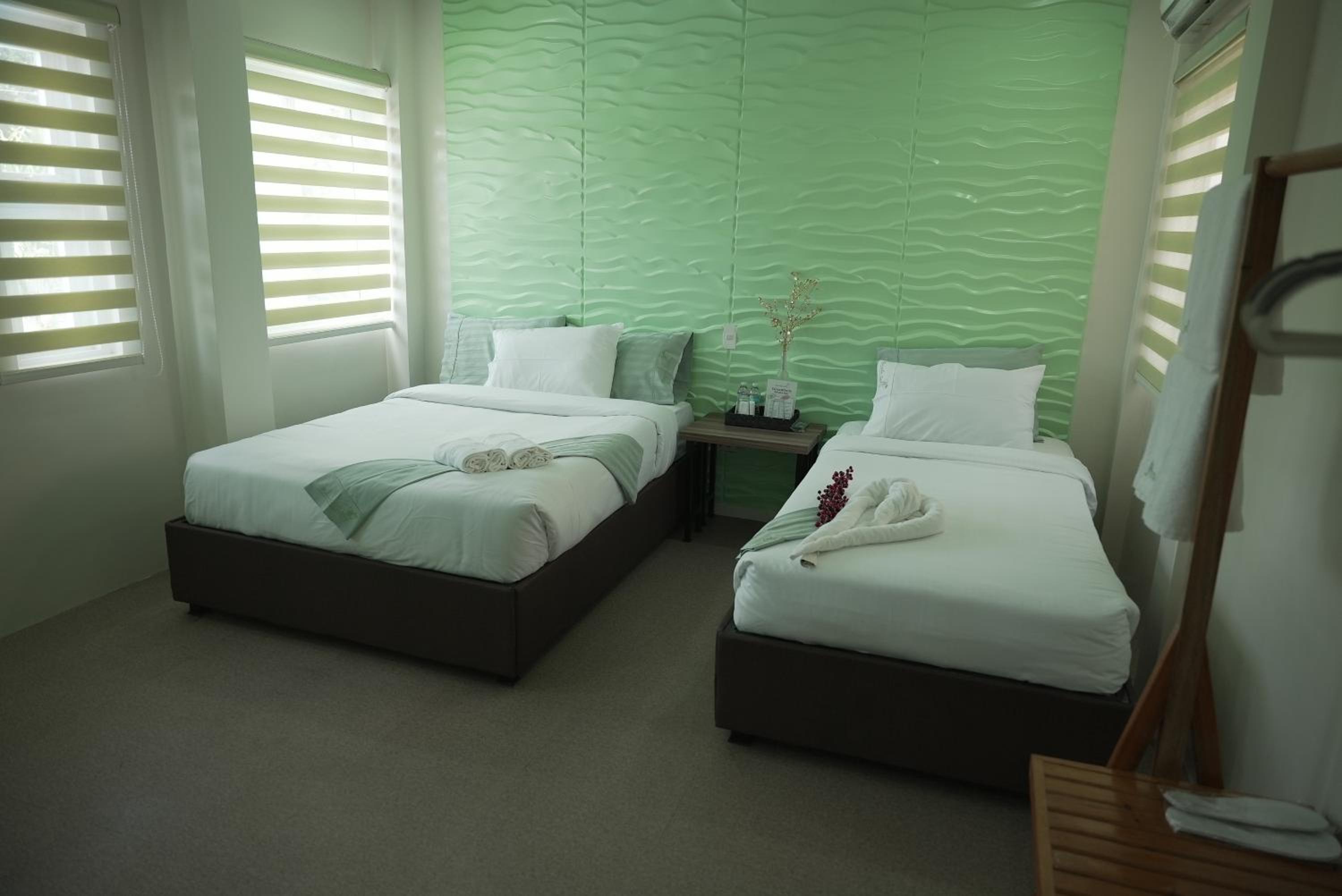Deluxe Triple Room - Photo 15