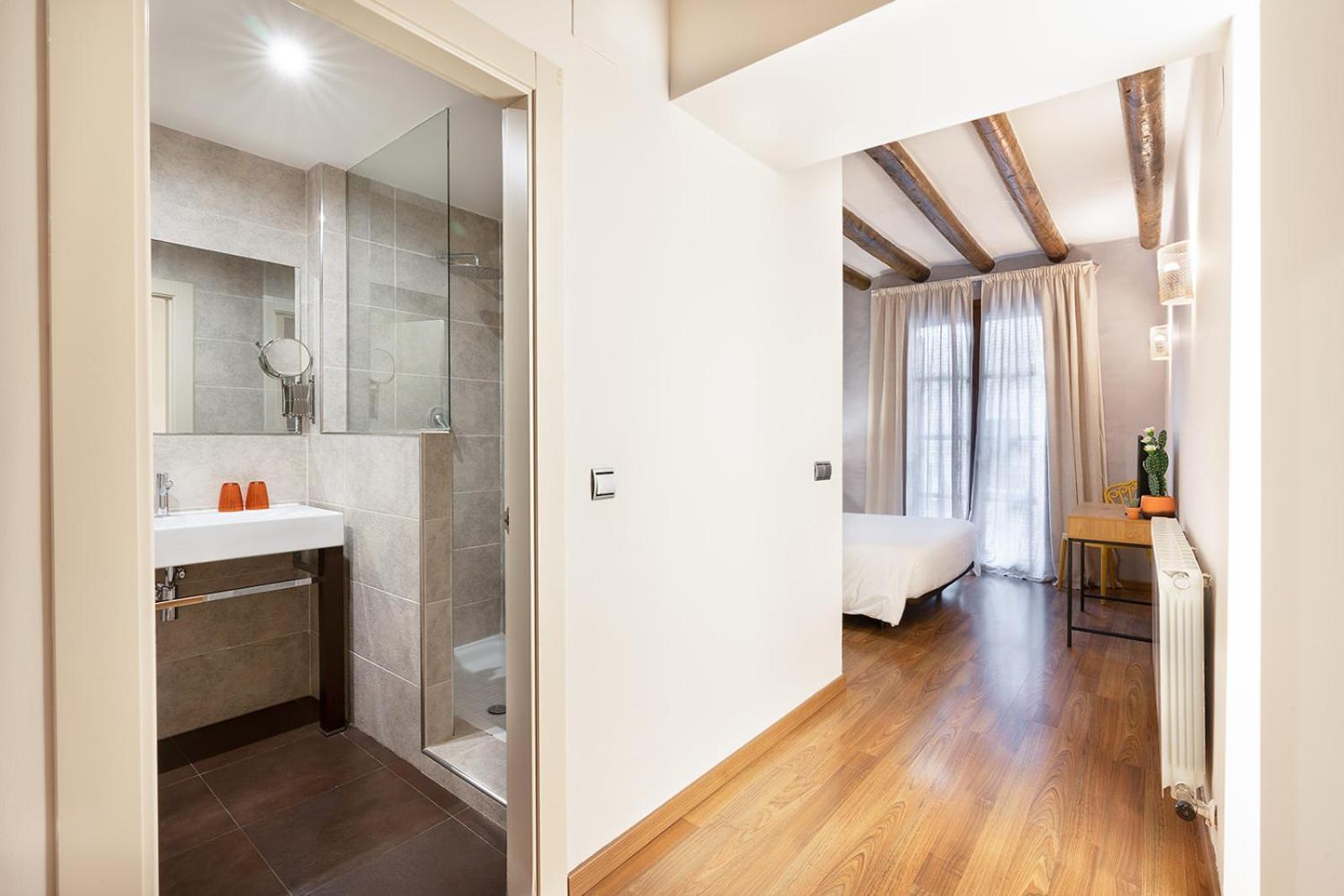 Double Room - Photo 28