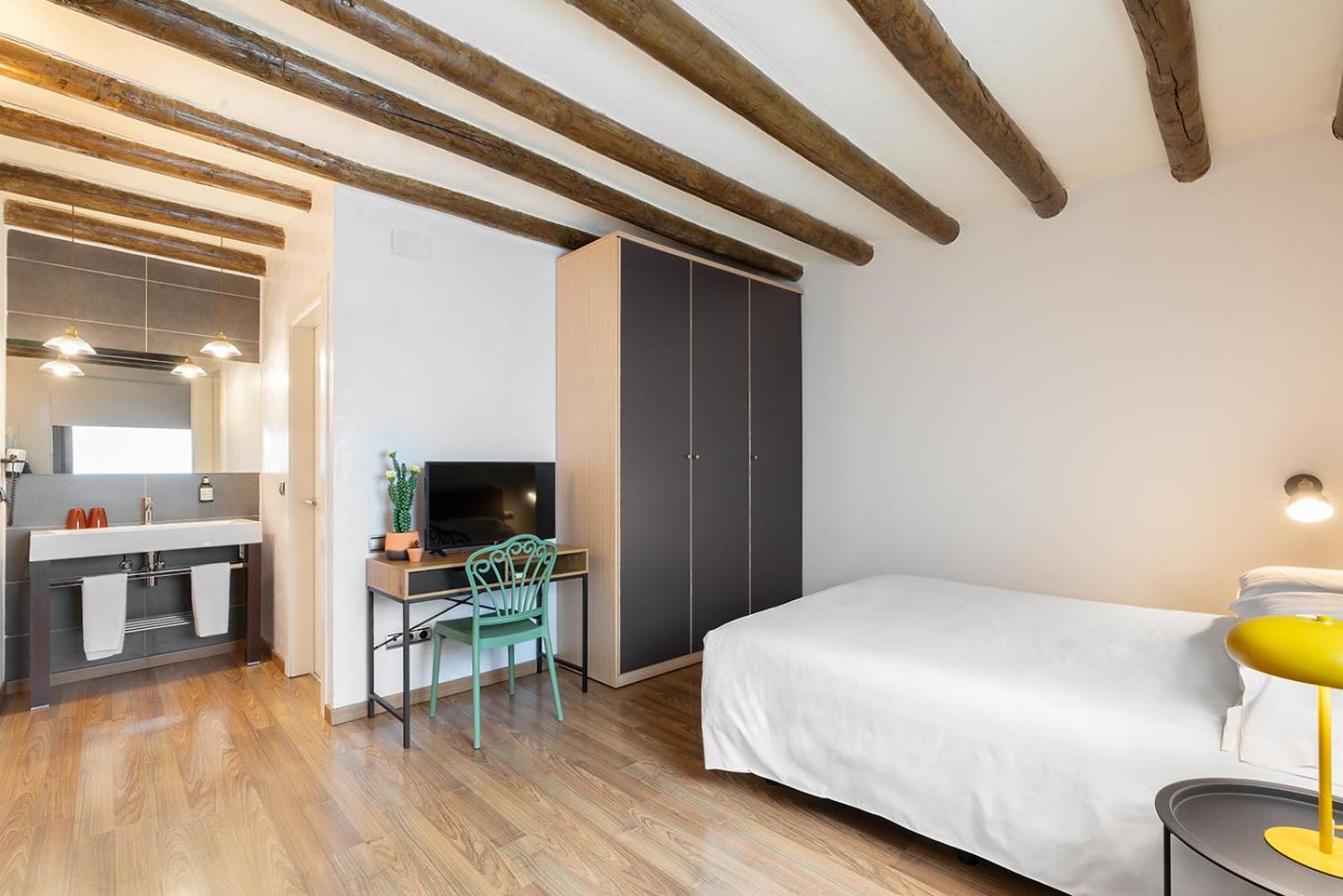 Double Room - Photo 8