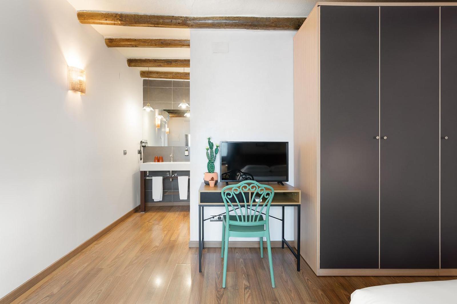 Double Room - Photo 16