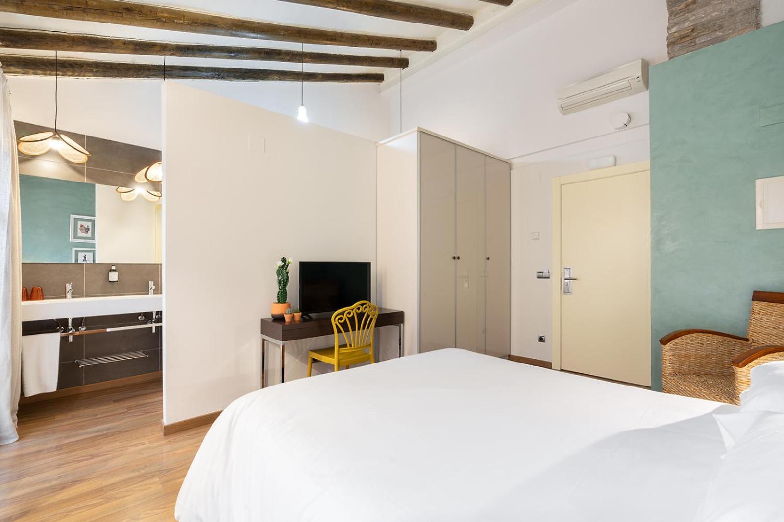 Double Room - Photo 18