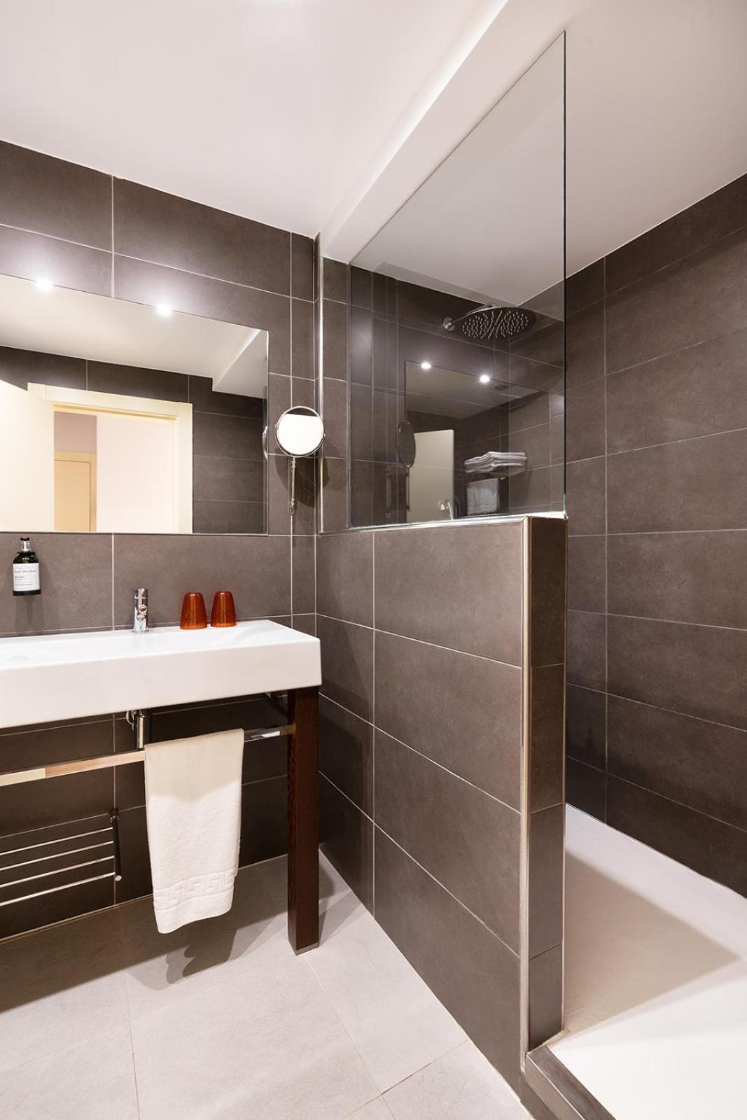 Double Room - Photo 12