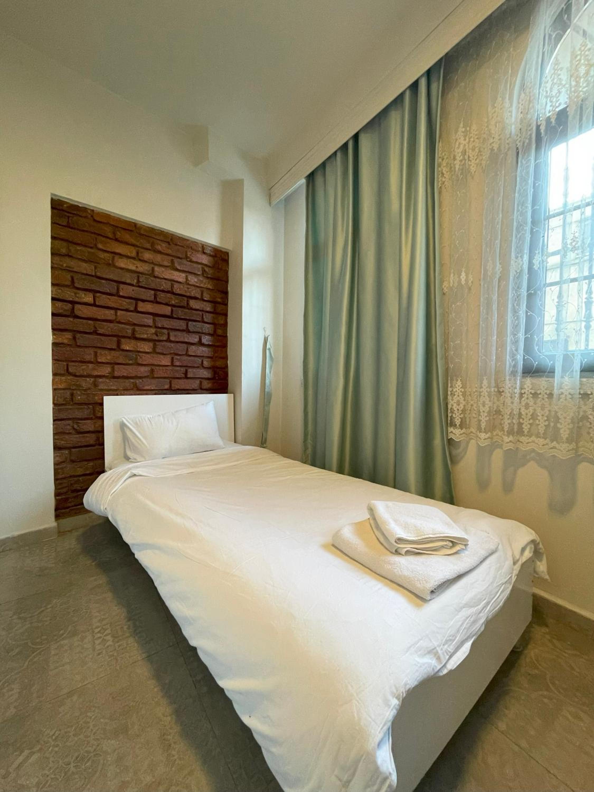 Single Room photo 2