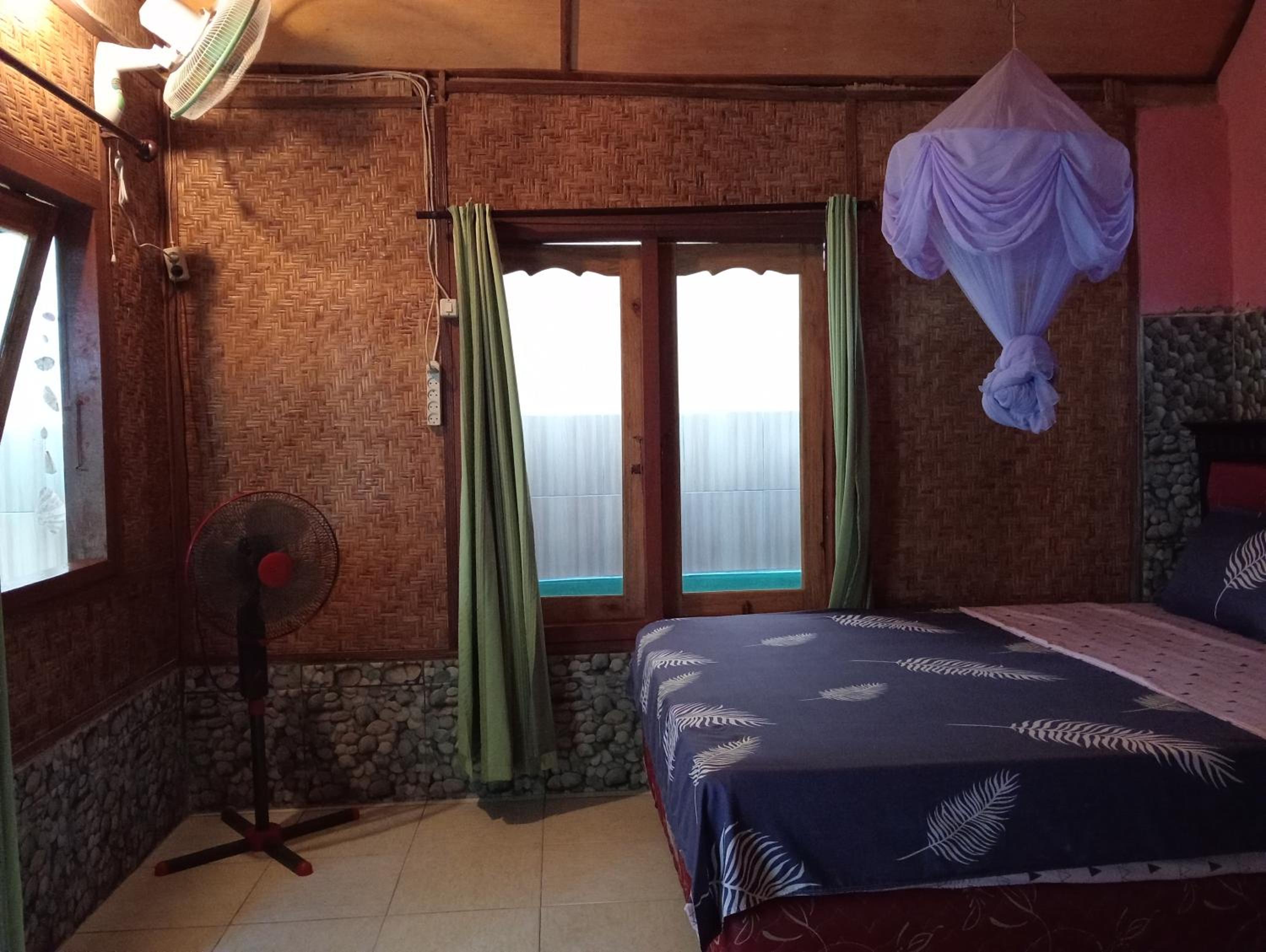 Double Room with Private Bathroom - Photo 13