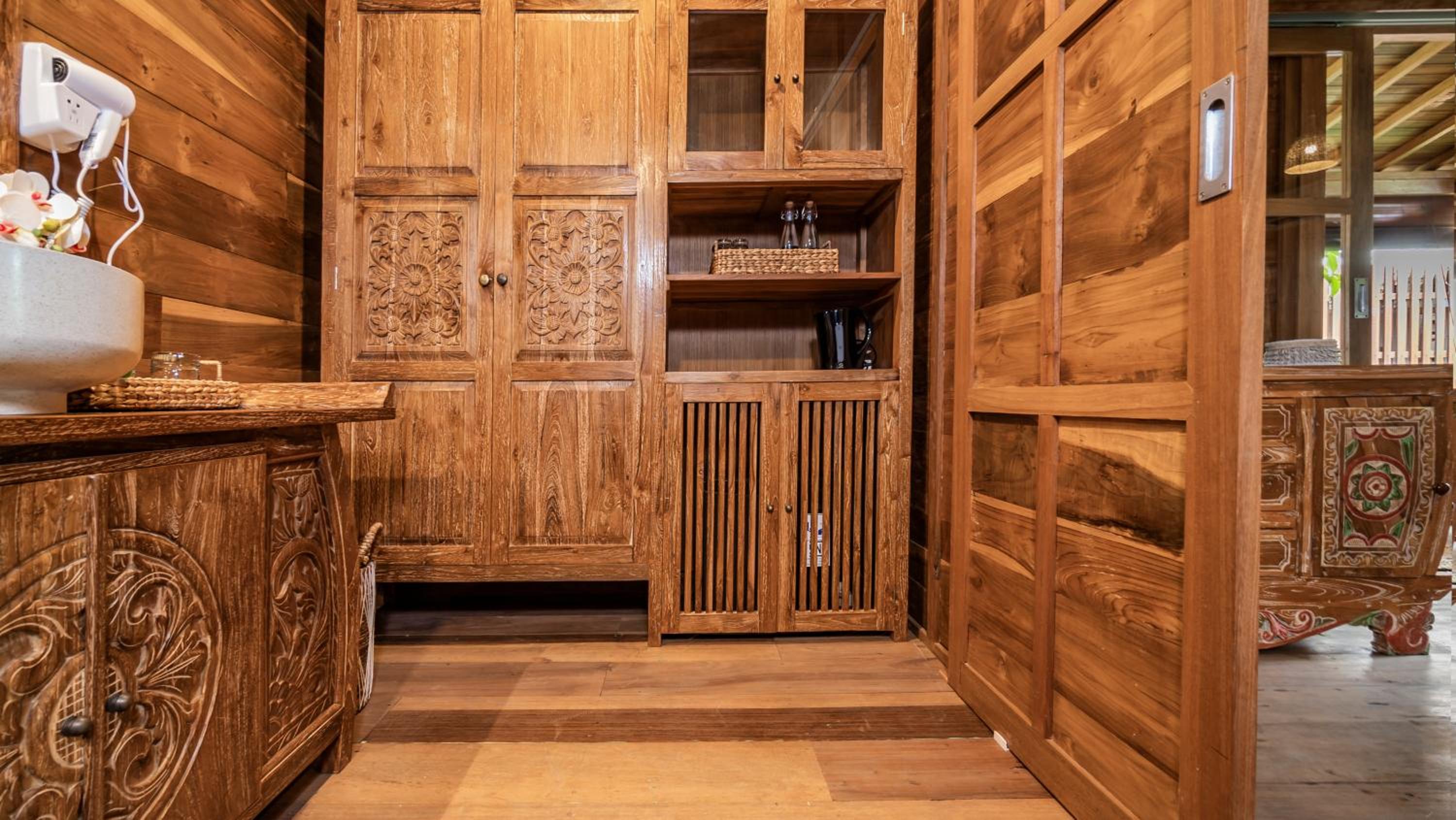Suite - Photo 11
