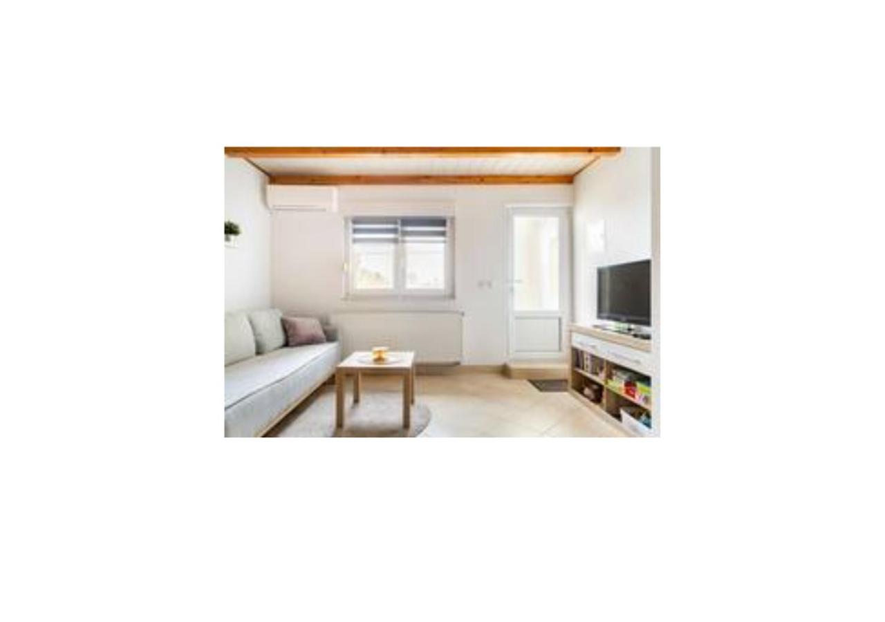 One-Bedroom Apartment - Photo 32