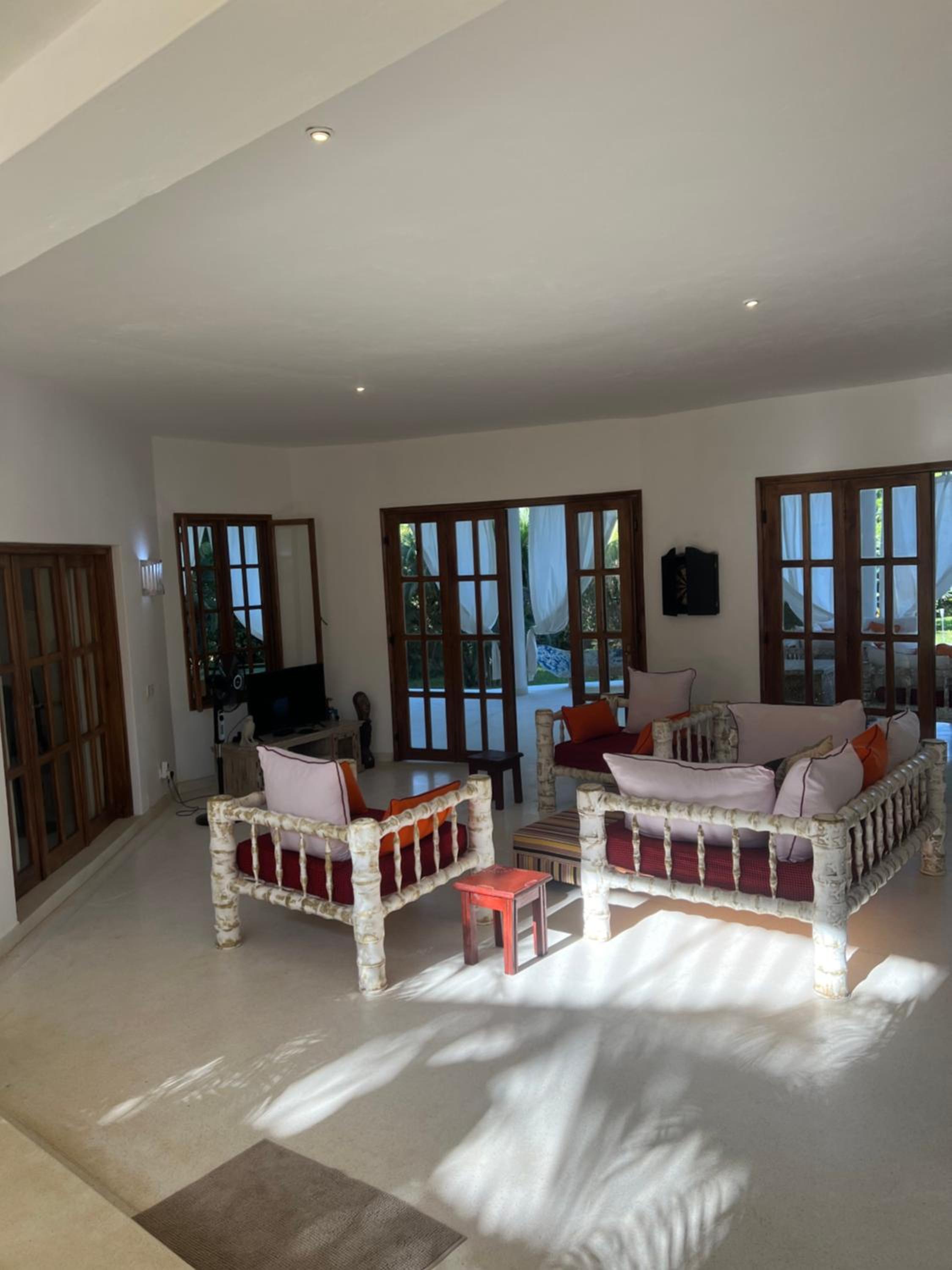 Villa photo 1