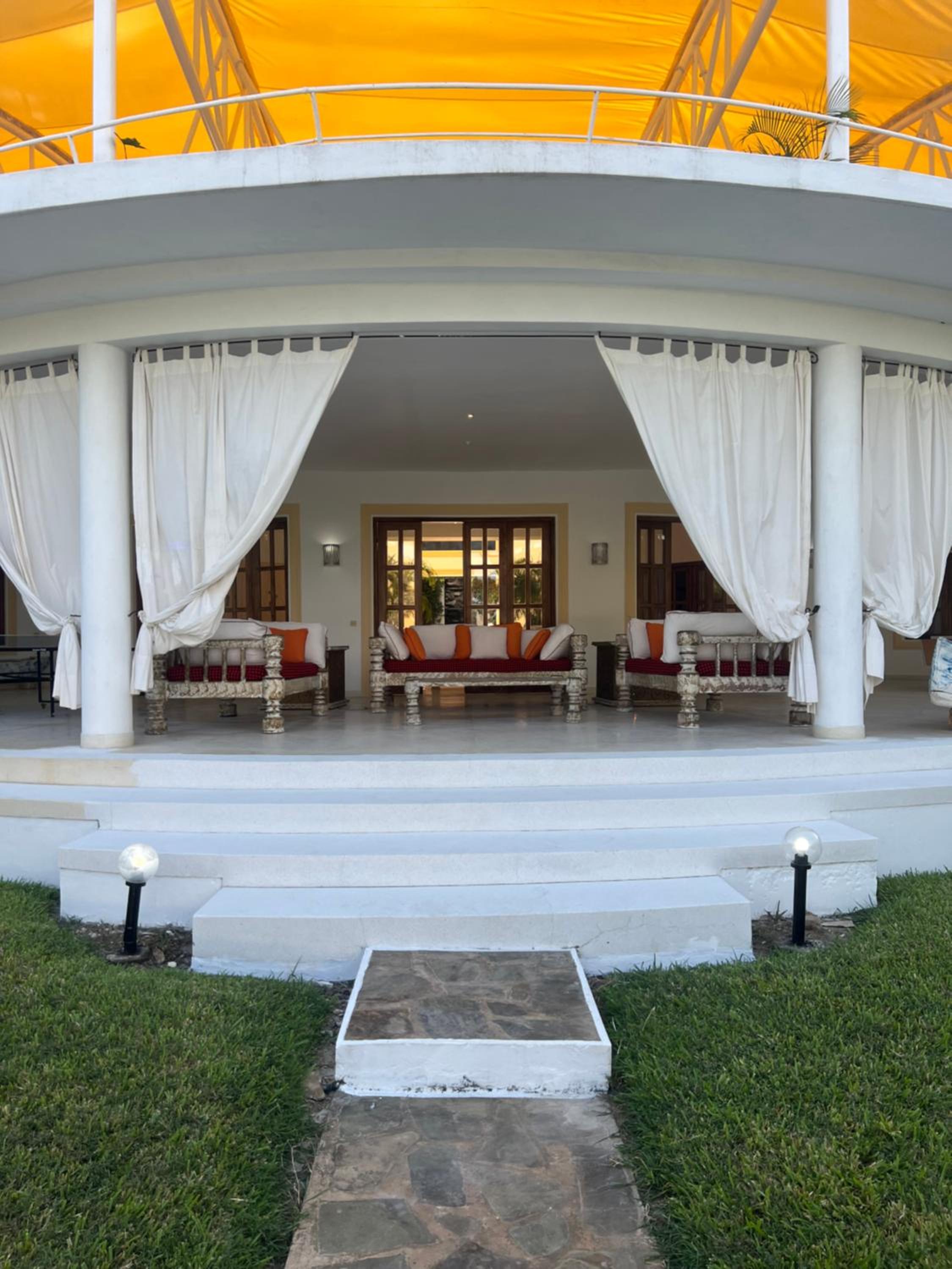 Villa photo 2