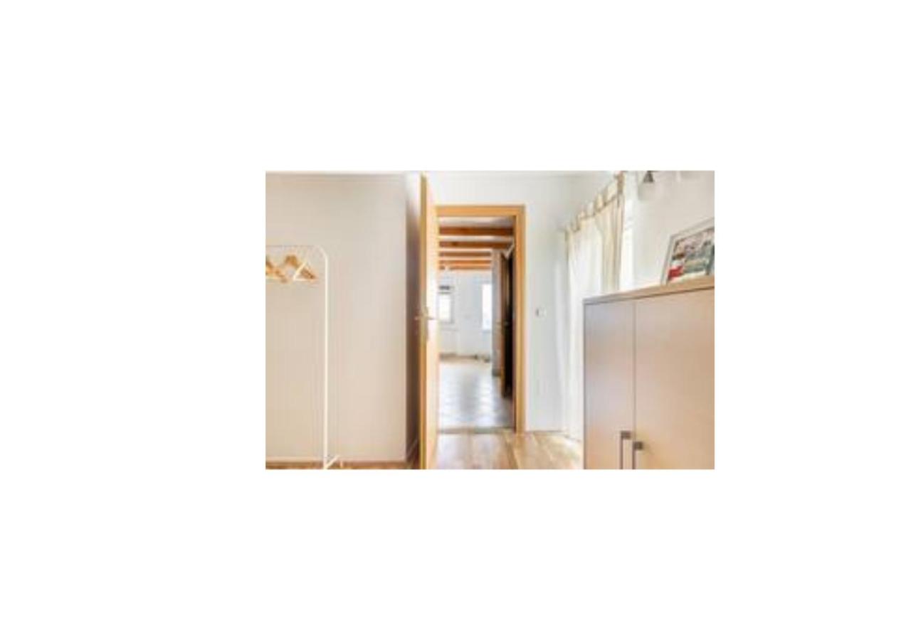 One-Bedroom Apartment - Photo 12