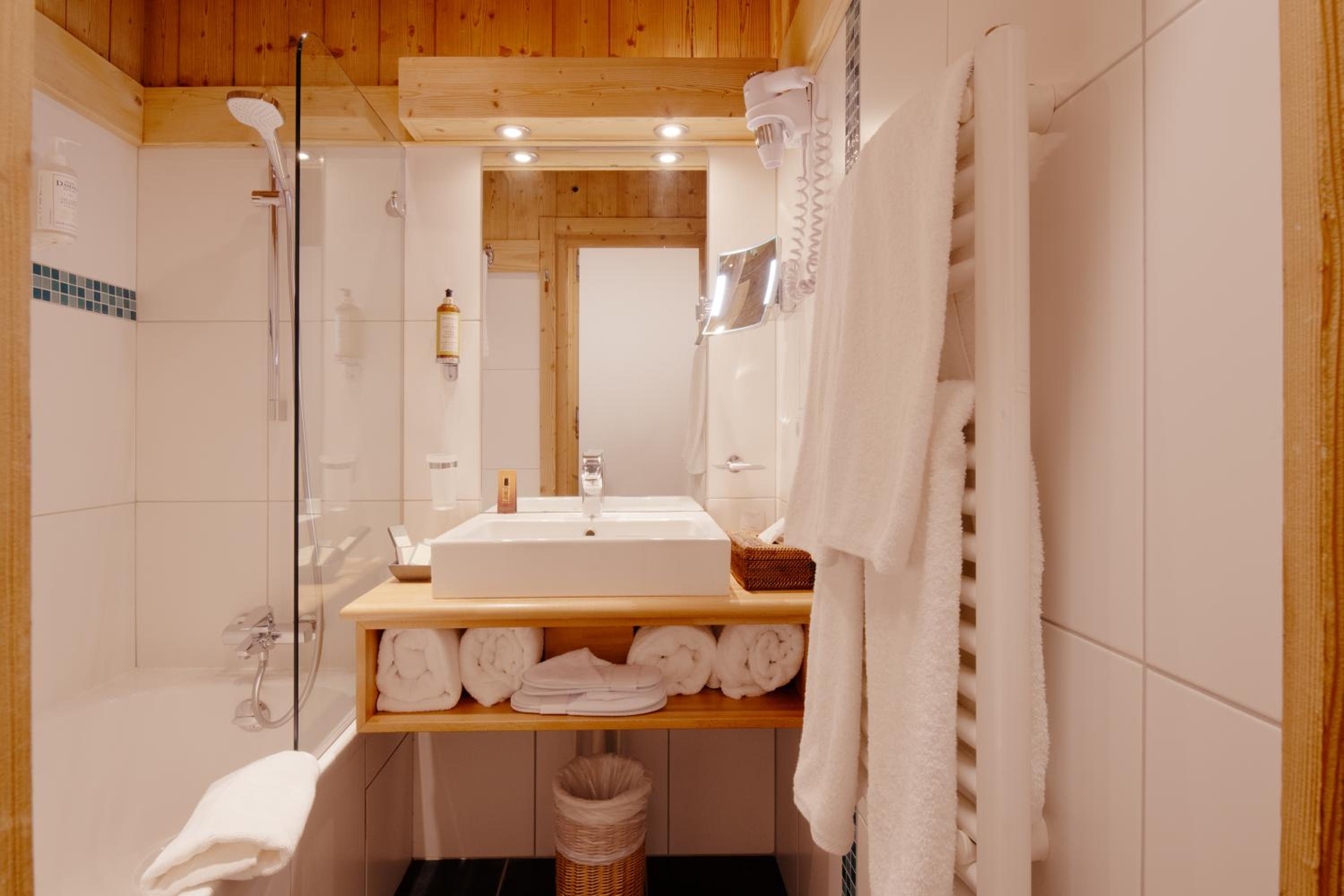 Room 27 - Les Abeilles photo 3