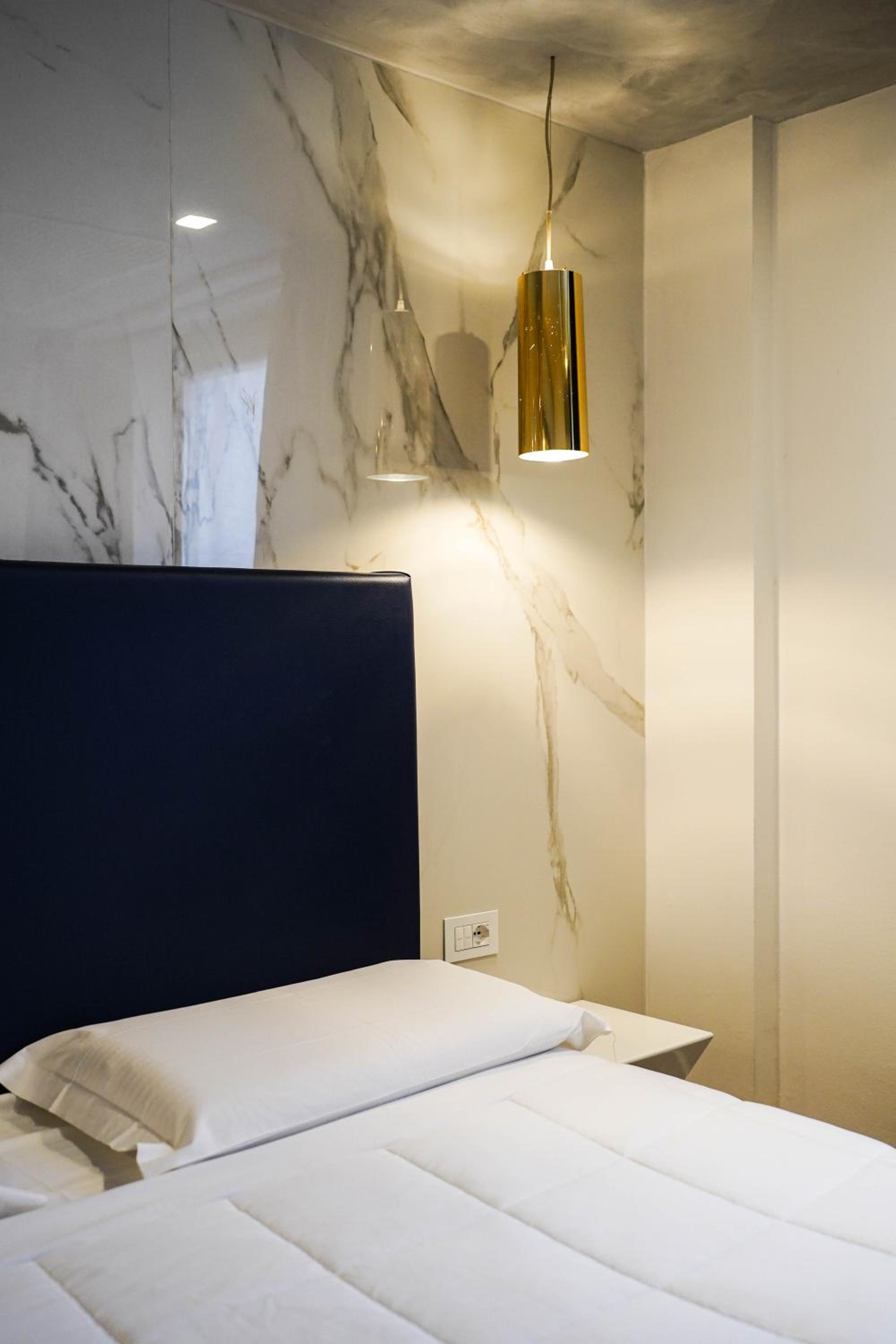 Double Room - Photo 5