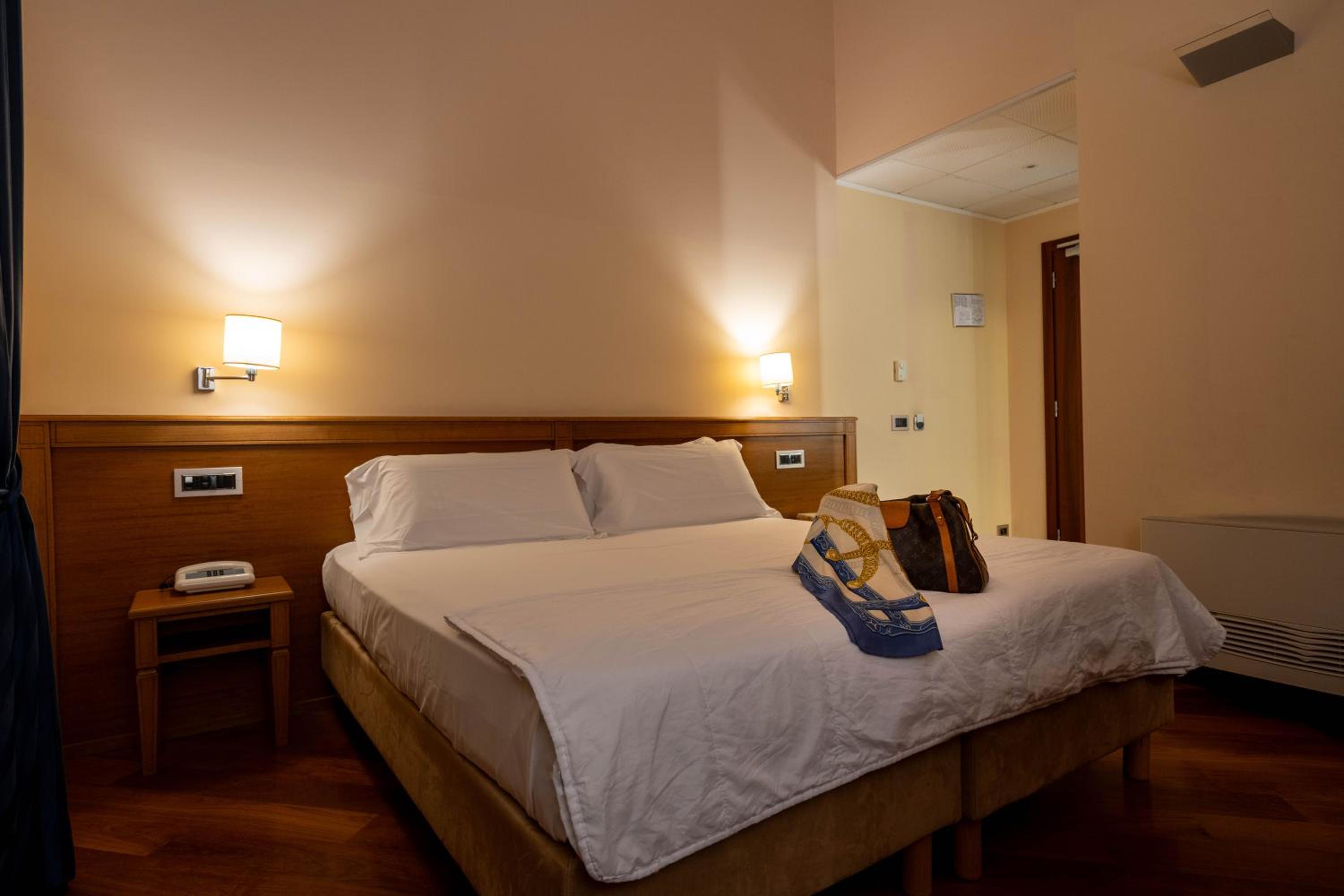Double or Twin Room photo 3