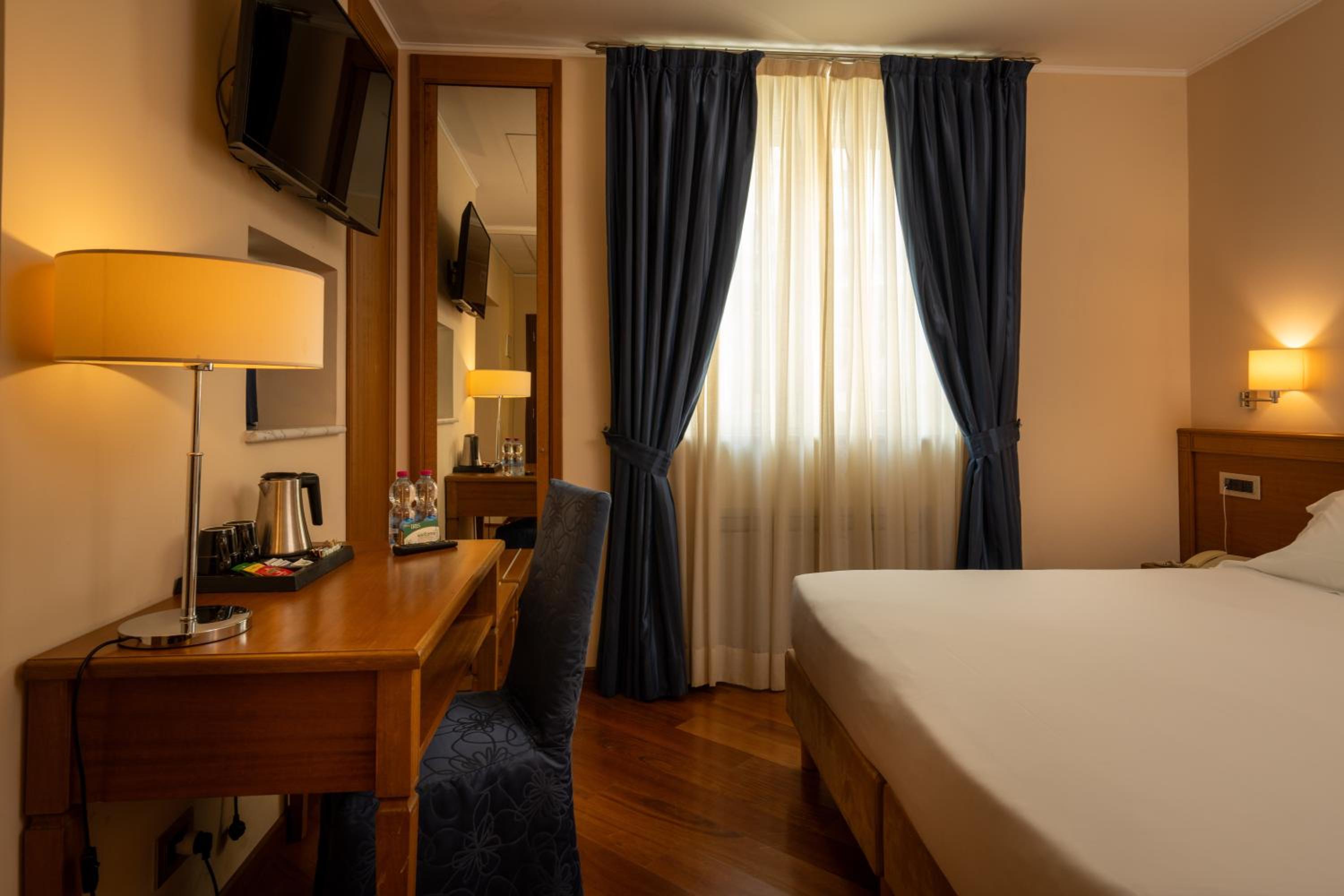 Superior Double or Twin Room - Photo 10