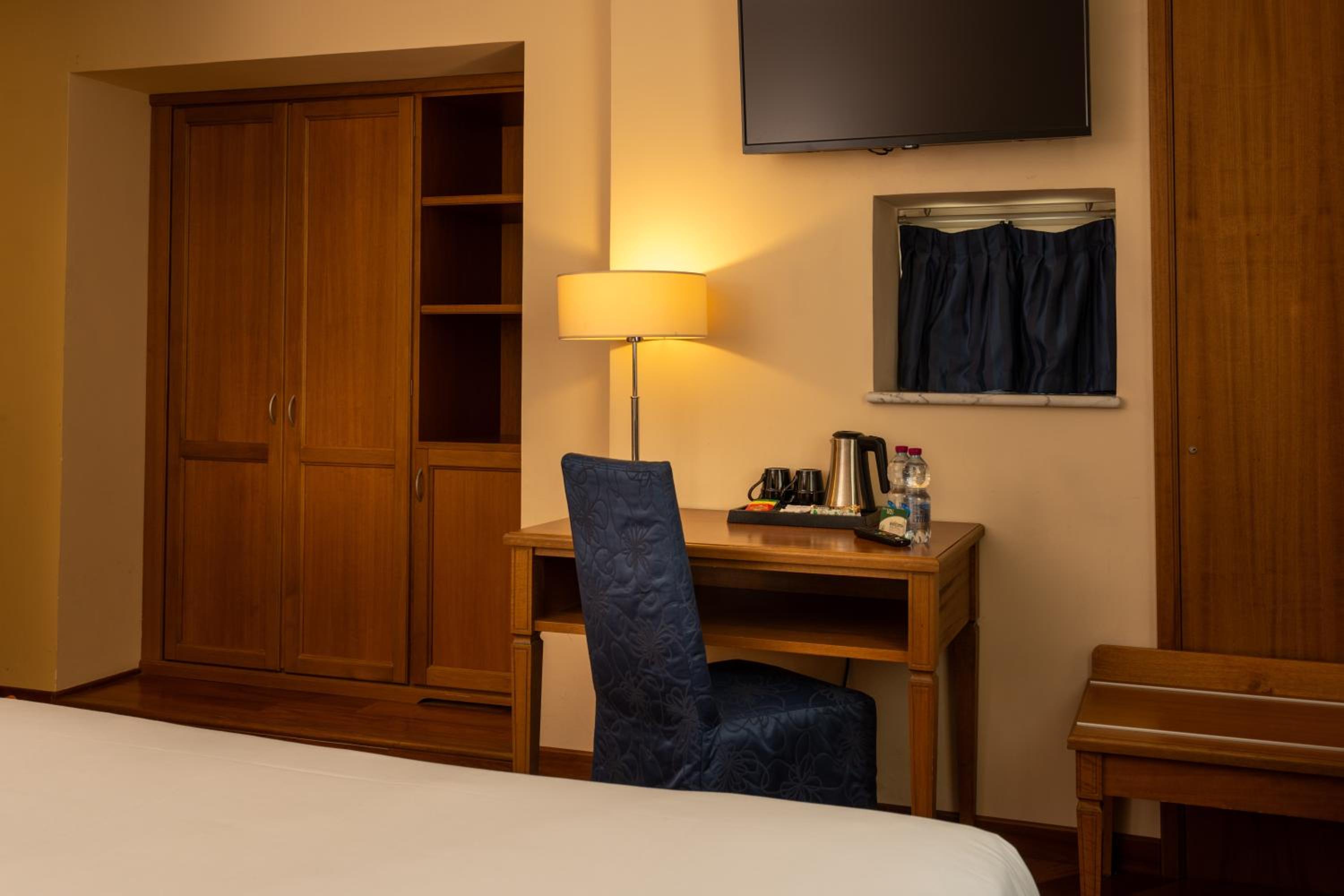 Superior Double or Twin Room - Photo 9