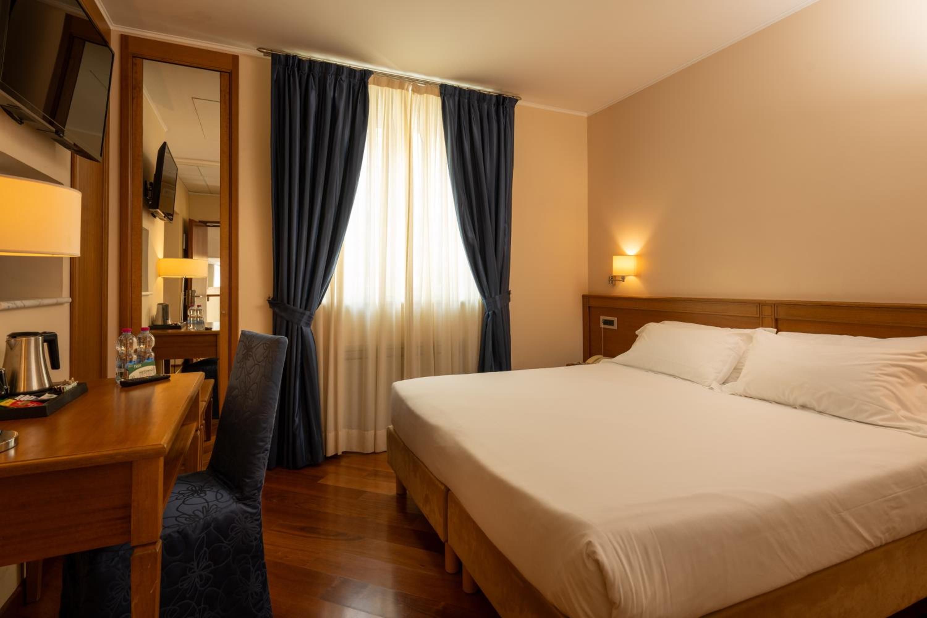 Superior Double or Twin Room - Photo 11