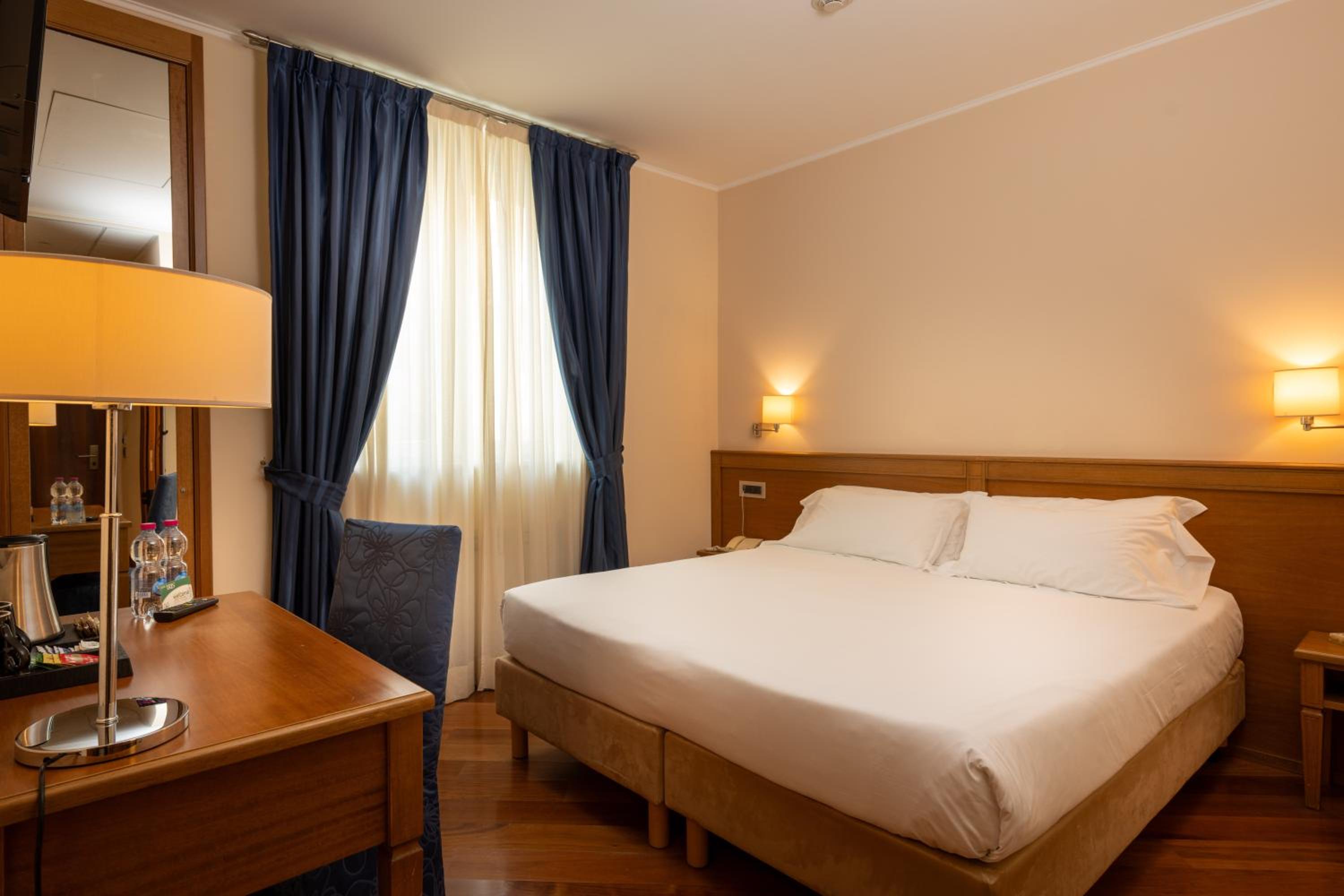 Superior Double or Twin Room - Photo 8