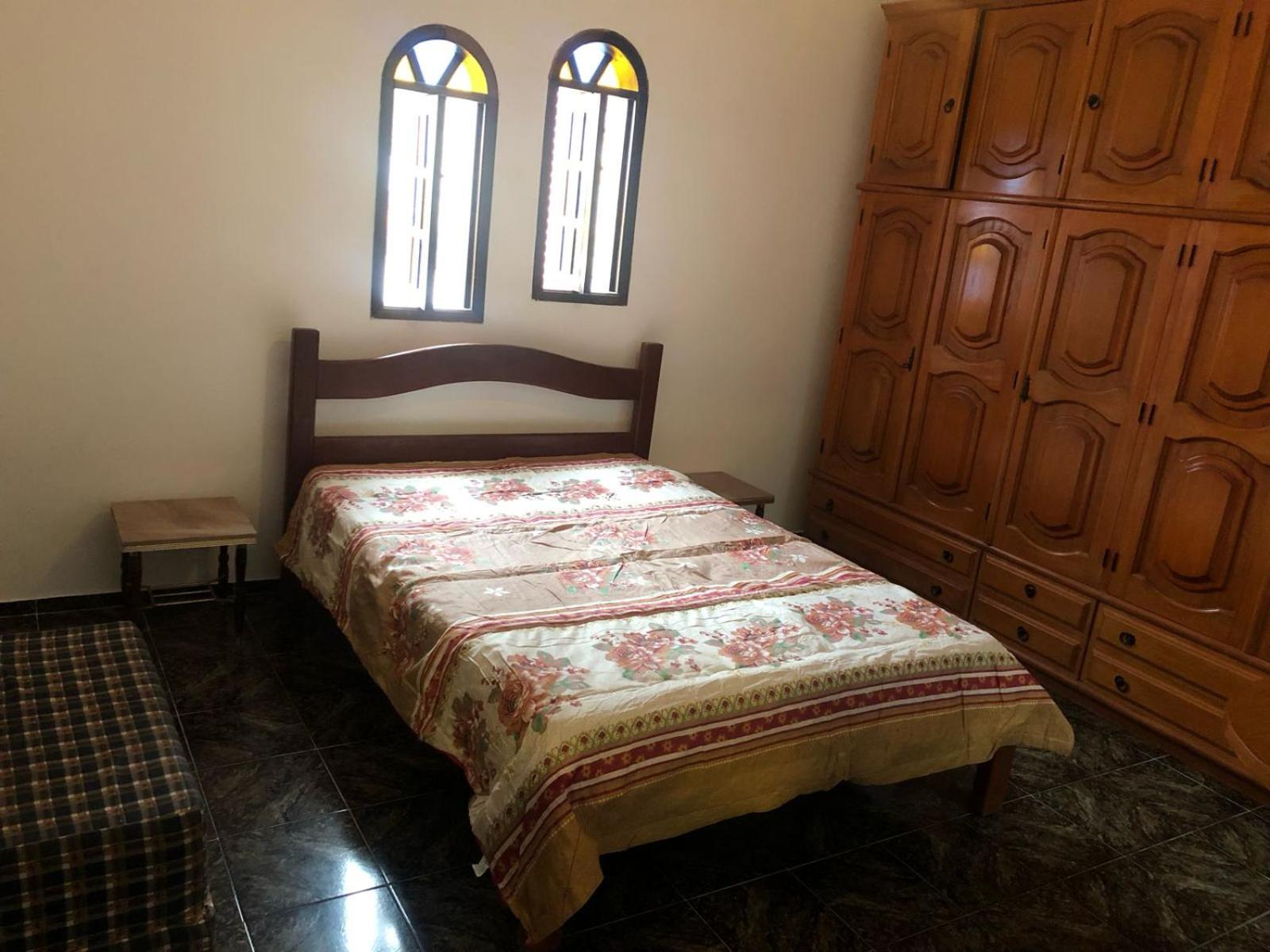 Five-Bedroom House photo 1