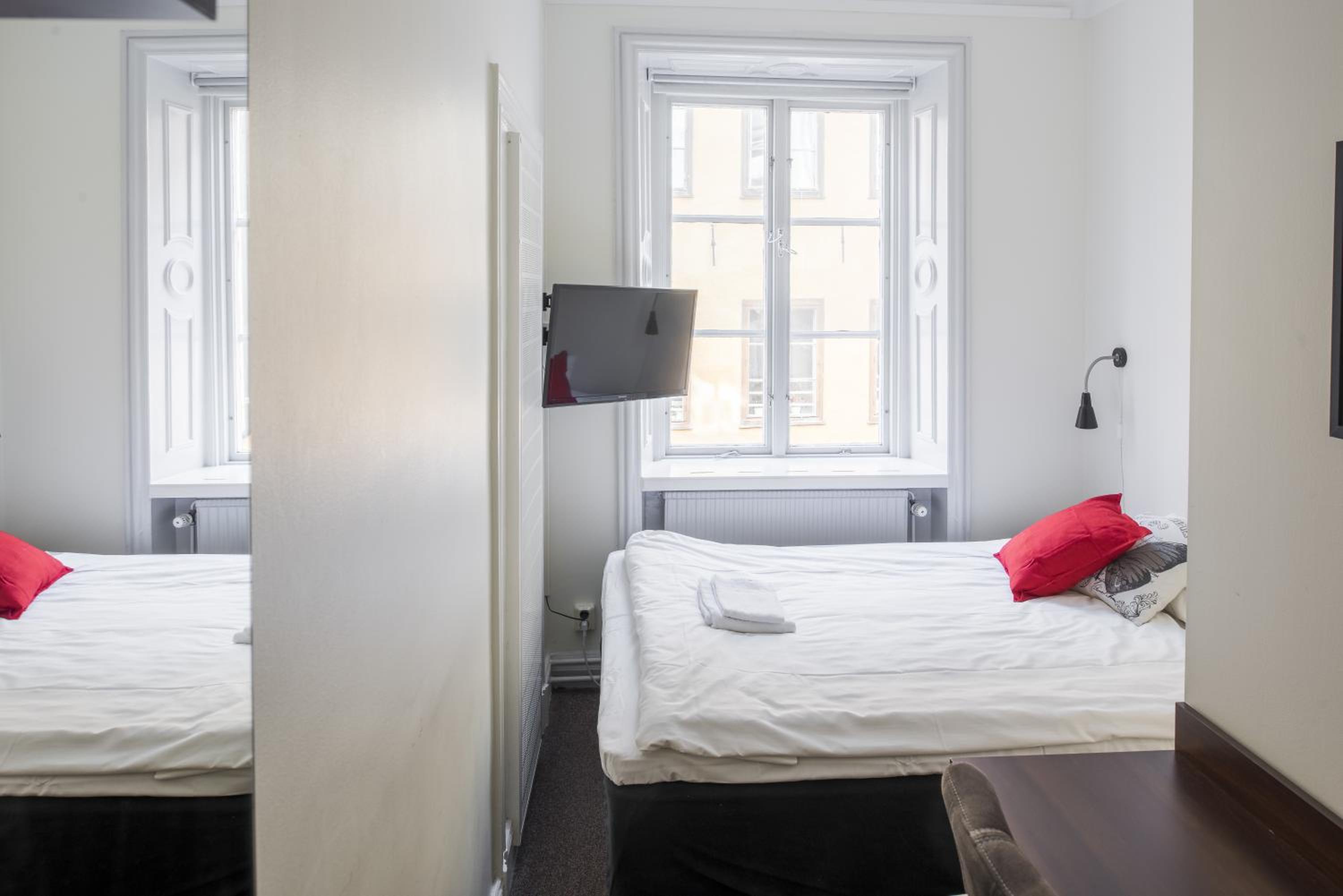 Single Room with Shared Bathroom