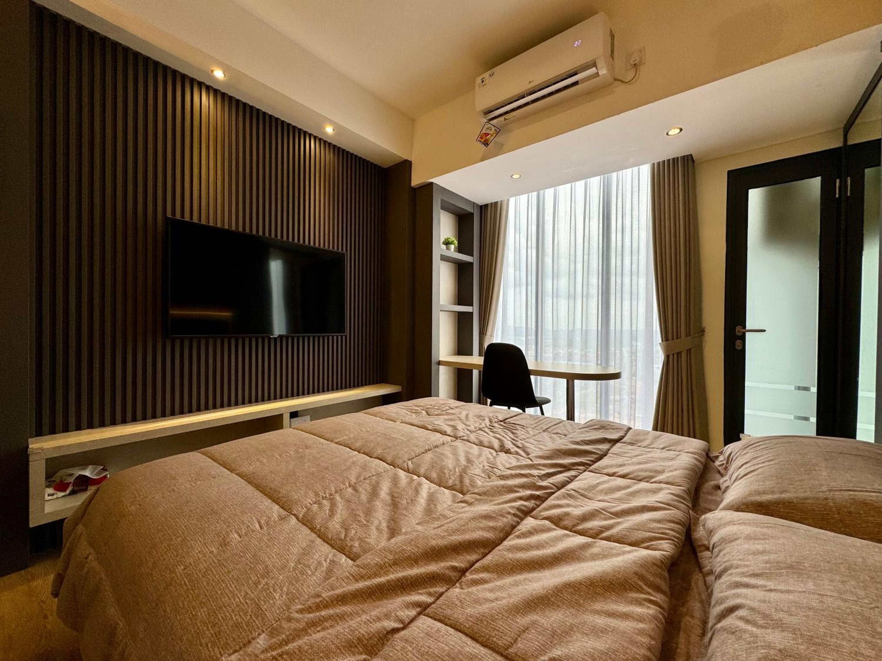 One-Bedroom Apartment photo 1
