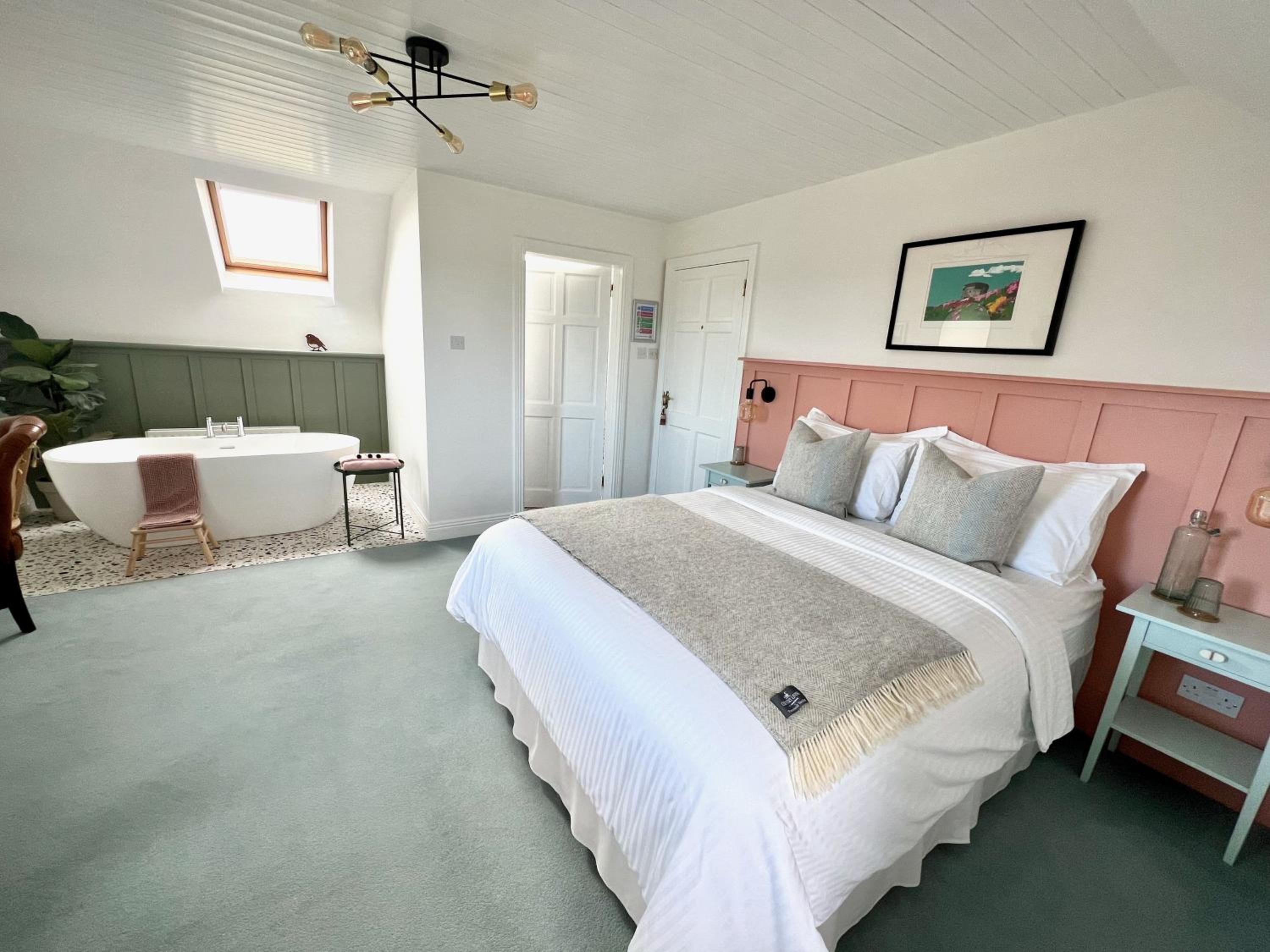 Deluxe King Room - Photo 4