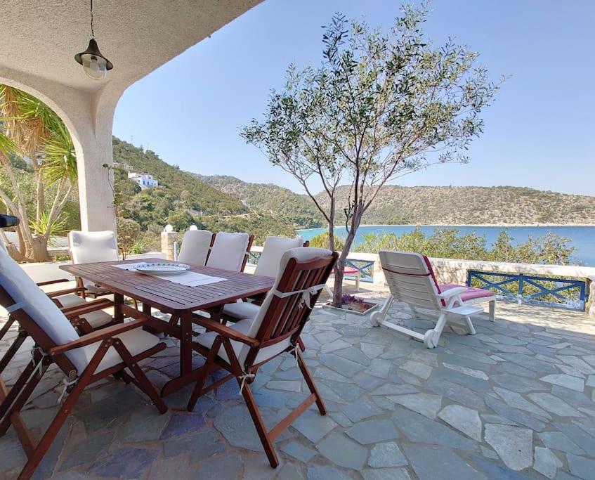 Villa photo 2