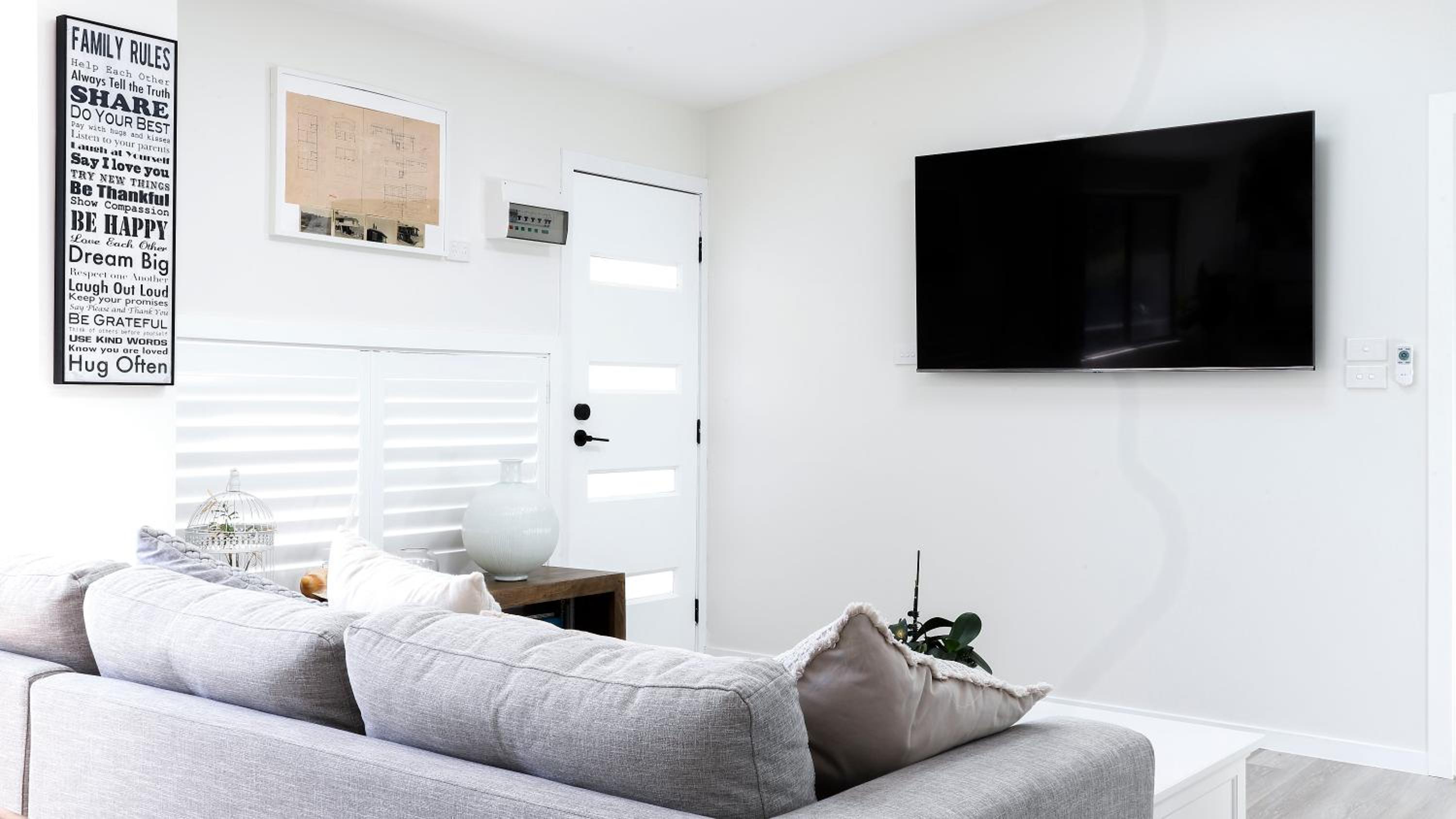 Eight-Bedroom House photo 2