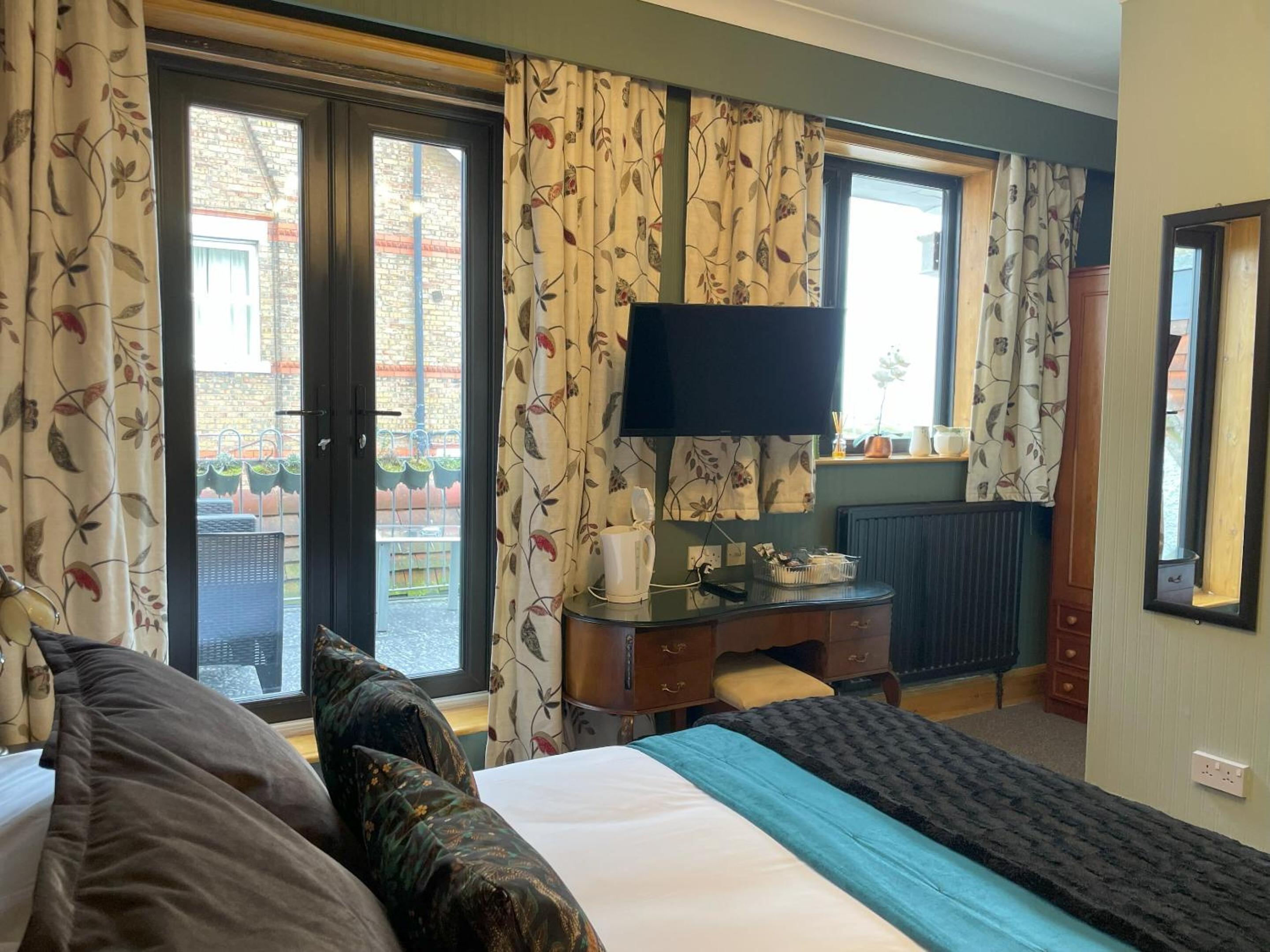 Double Room with Sea View - Photo 4