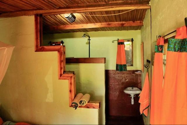 Twin Room with Private Bathroom photo 2