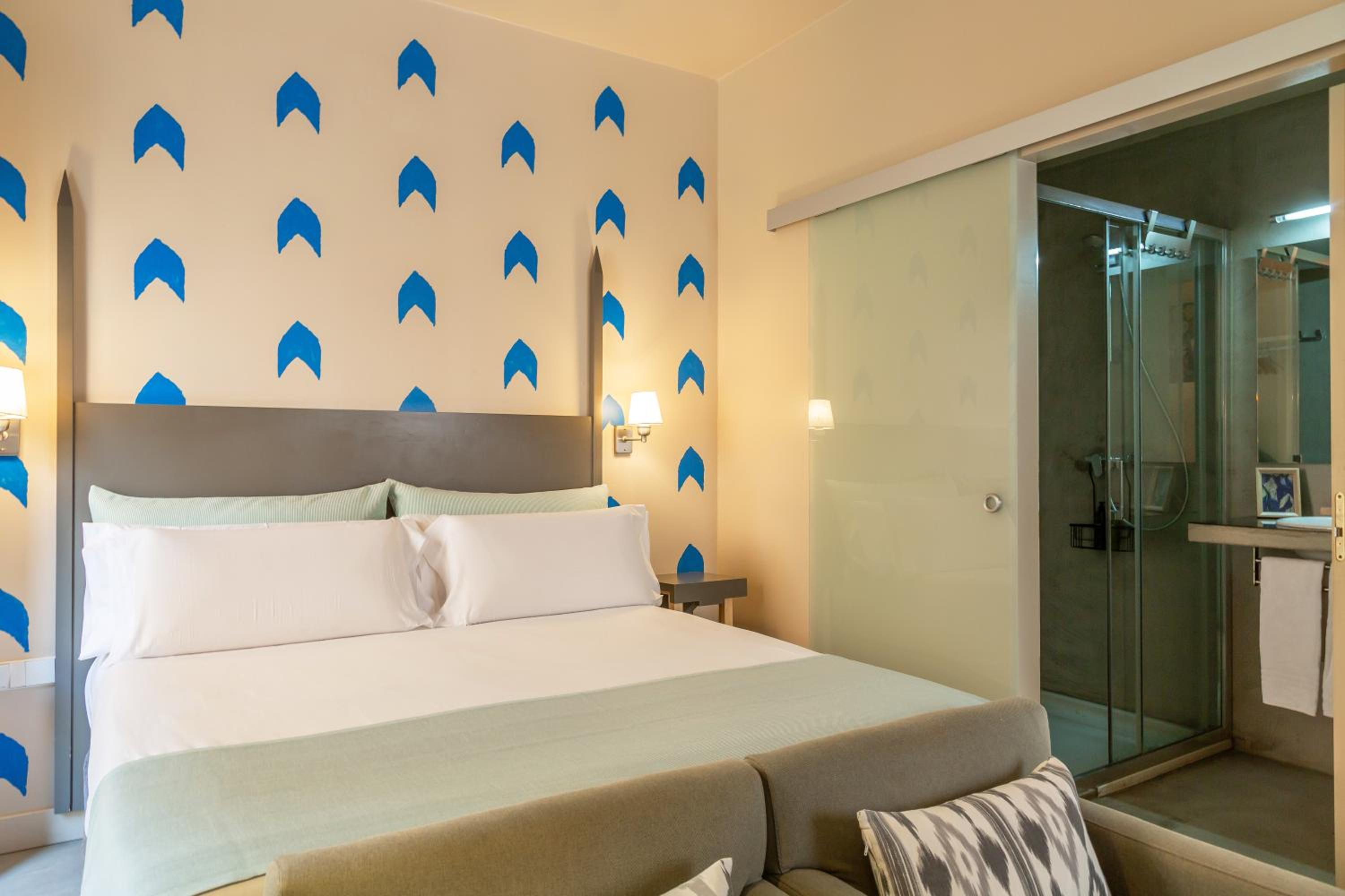 Double or Twin Room - Photo 6