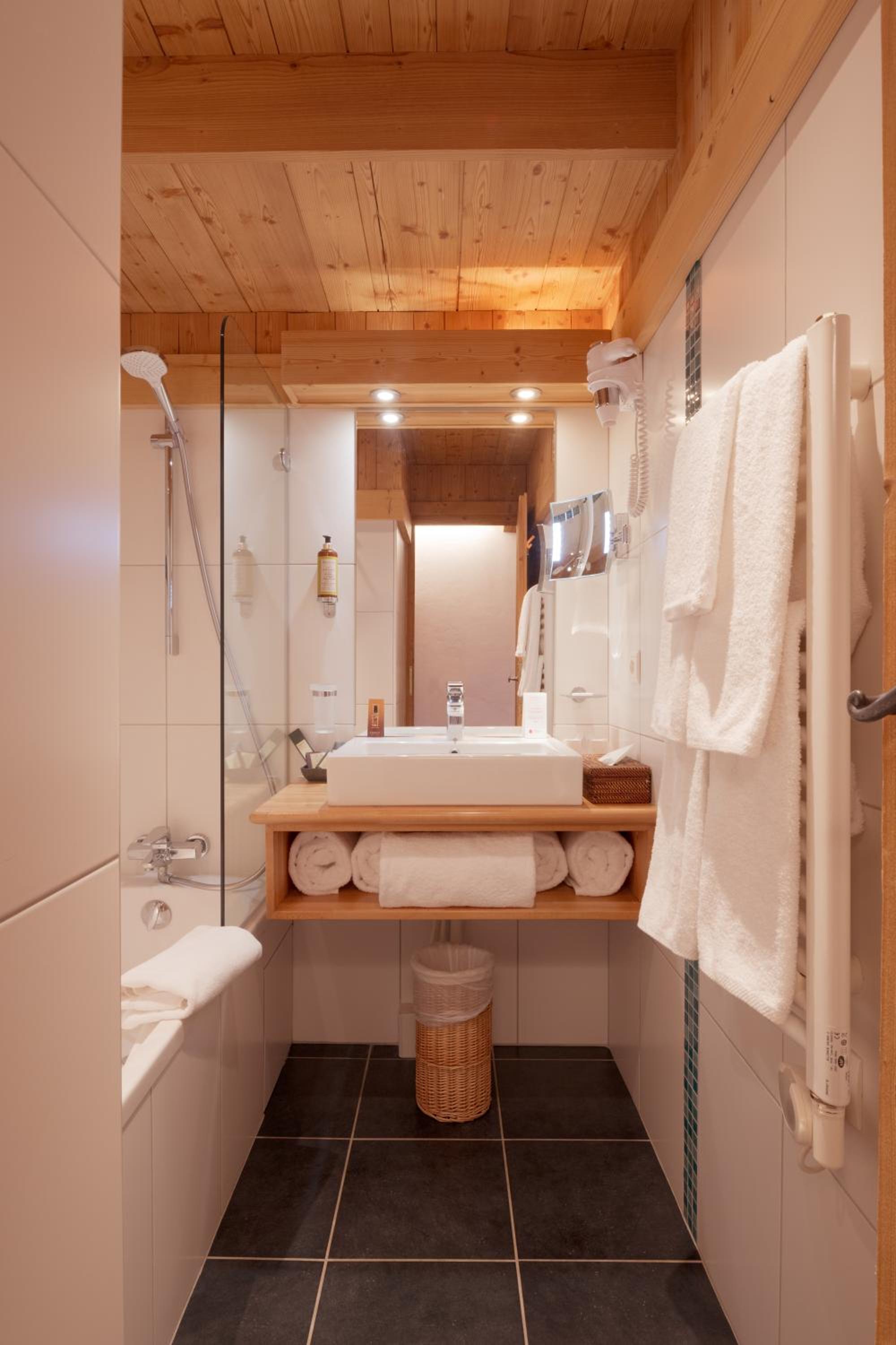 Room 24, Rupert & Rothschild photo 2