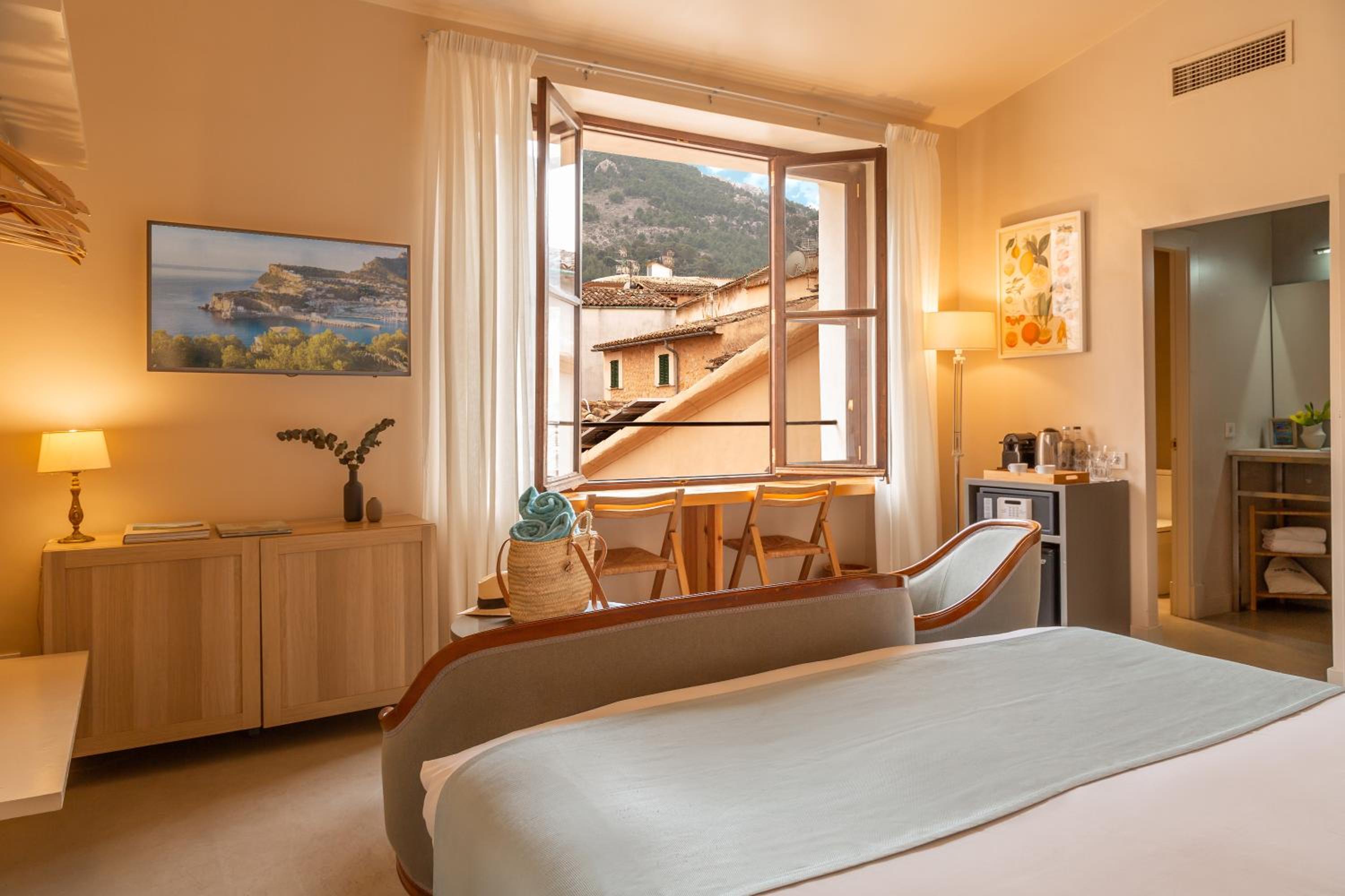 Double Room with Mountain View - Photo 2