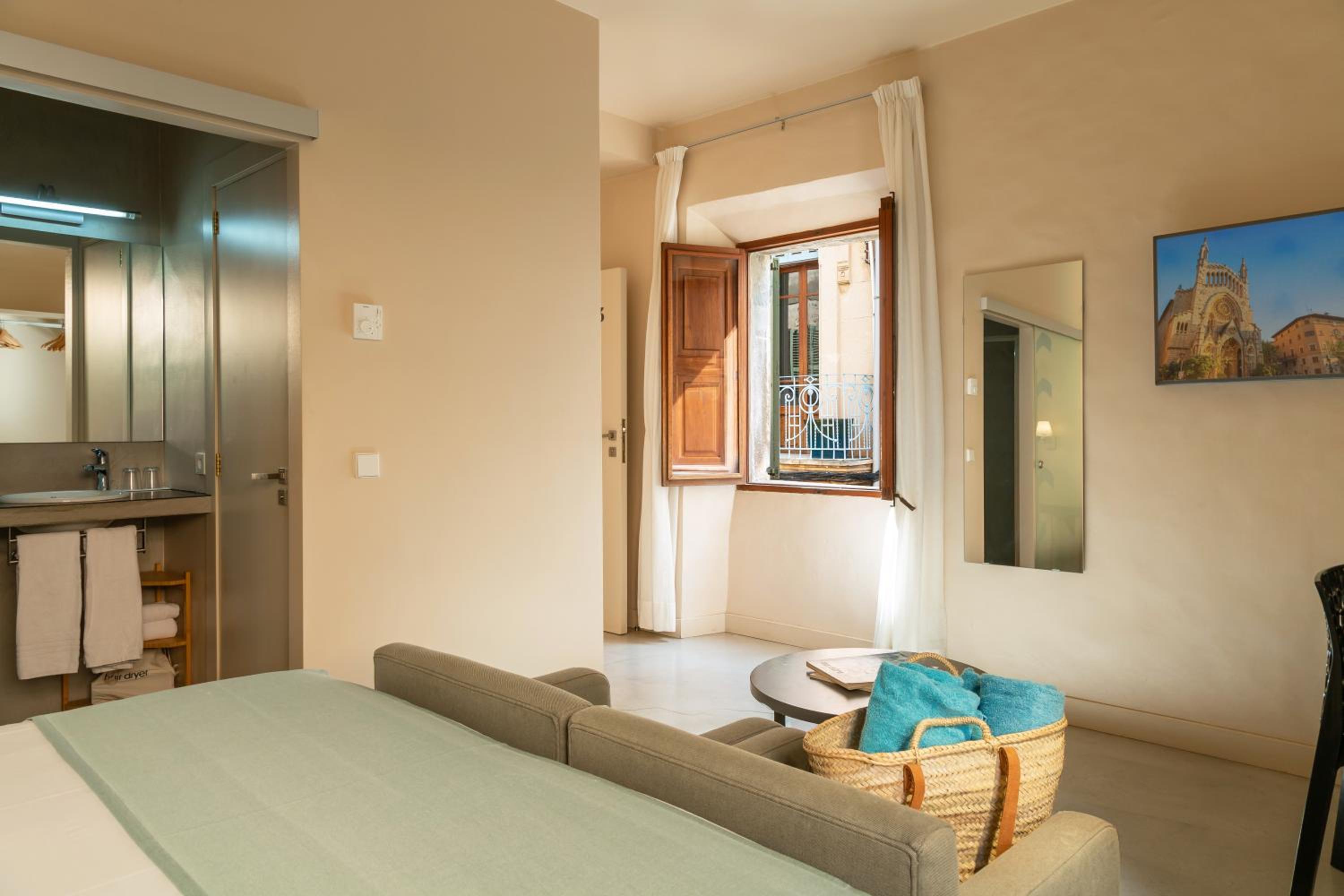 Double or Twin Room - Photo 2