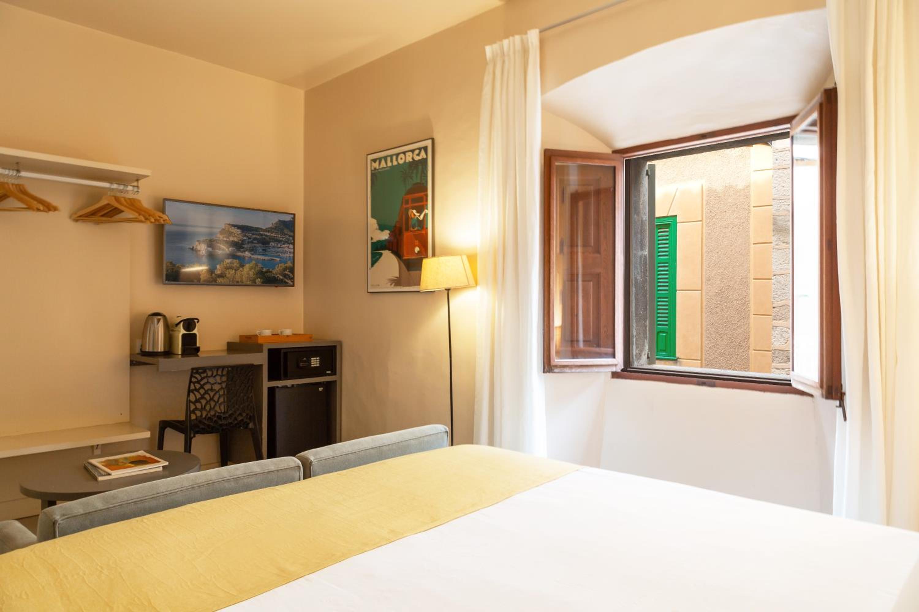Double or Twin Room - Photo 31