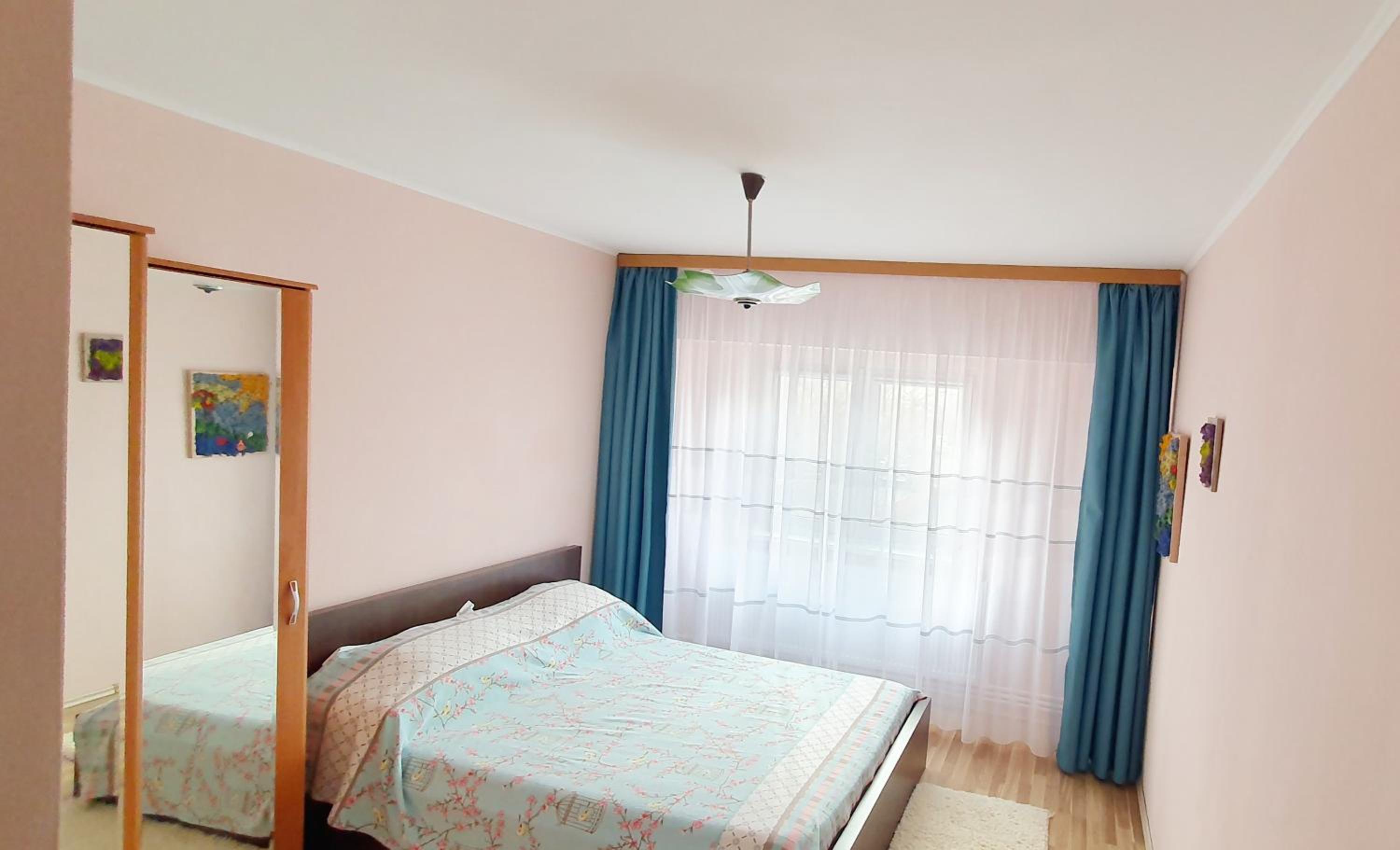 One-Bedroom Apartment photo 1